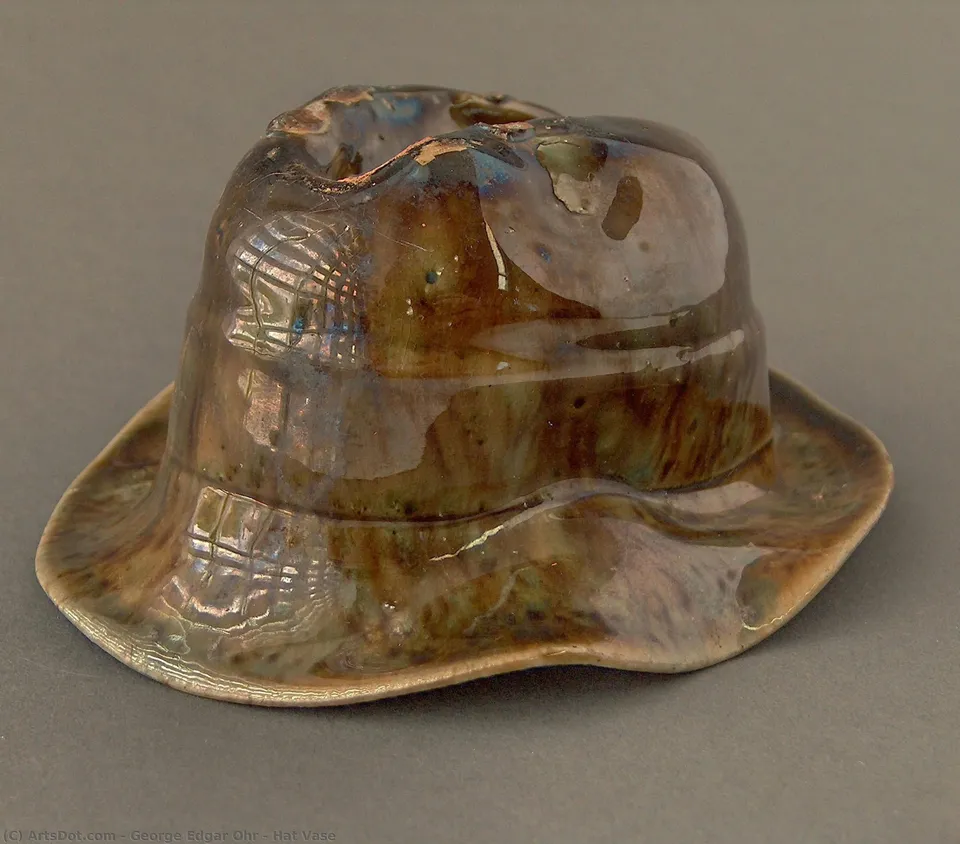 Hat Vase — Безумный Художник Билкиси