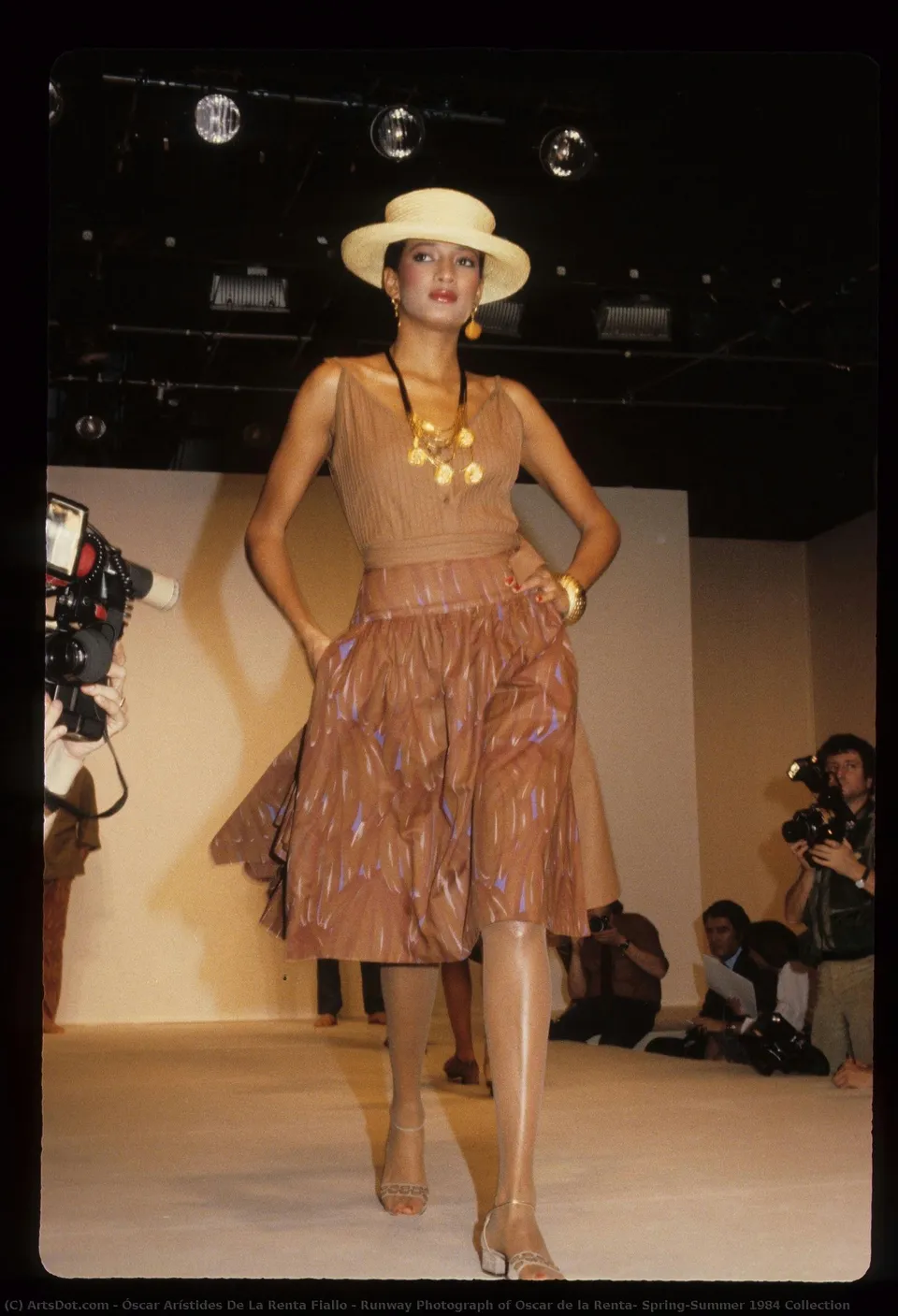 Runway Photograph Of Oscar De La Renta, Spring/summer 1984 Collection — Óscar Arístides De La Renta Fiallo