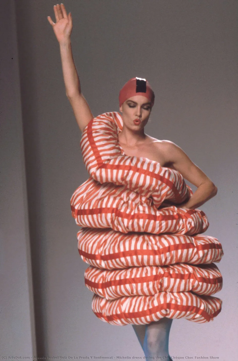 Michelín Dress During The Chic Chèque Choc Fashion Show — Агата Руиз Де Ла Прада
