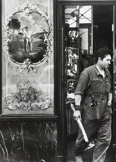 Boulangerie, Rue De Poitou — Robert Doisneau
