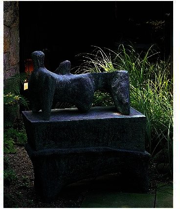 Reclining Figure With Pedestal — ヒューリー・モア