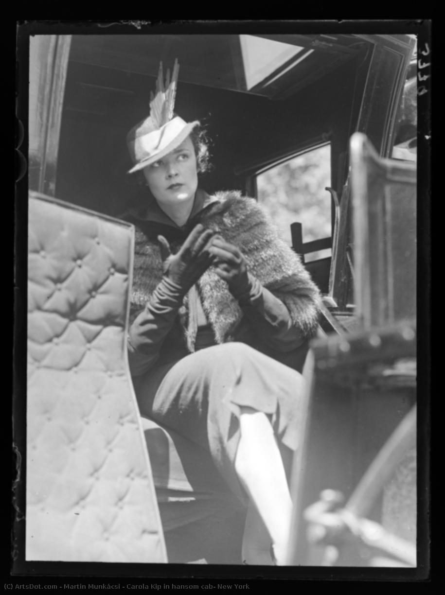 Carola Kip In Hansom Cab, New York — Martin Munkácsi