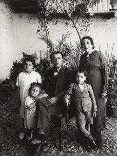 Luís Ochoa And Family, Cuzco — Martín Chambi