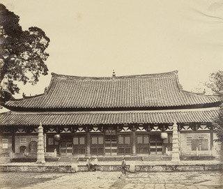 Temple In Tartar Quarter, Canton — Felice Beato