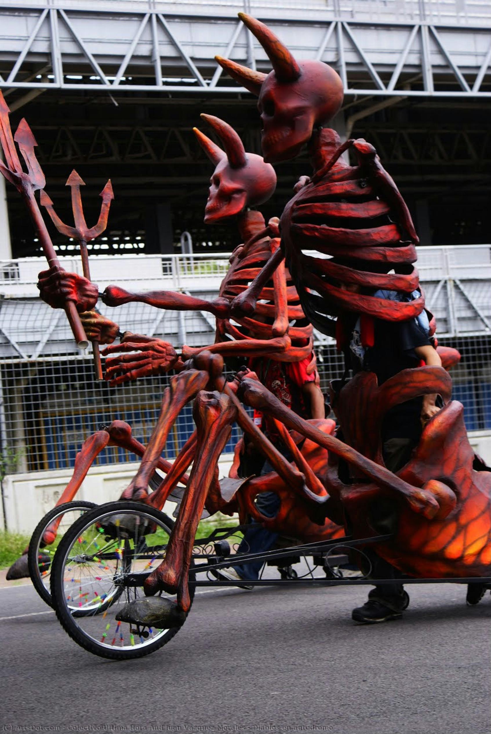 Diablos En Autodromo — Colectivo Última Hora And Juan Vázquez Morales