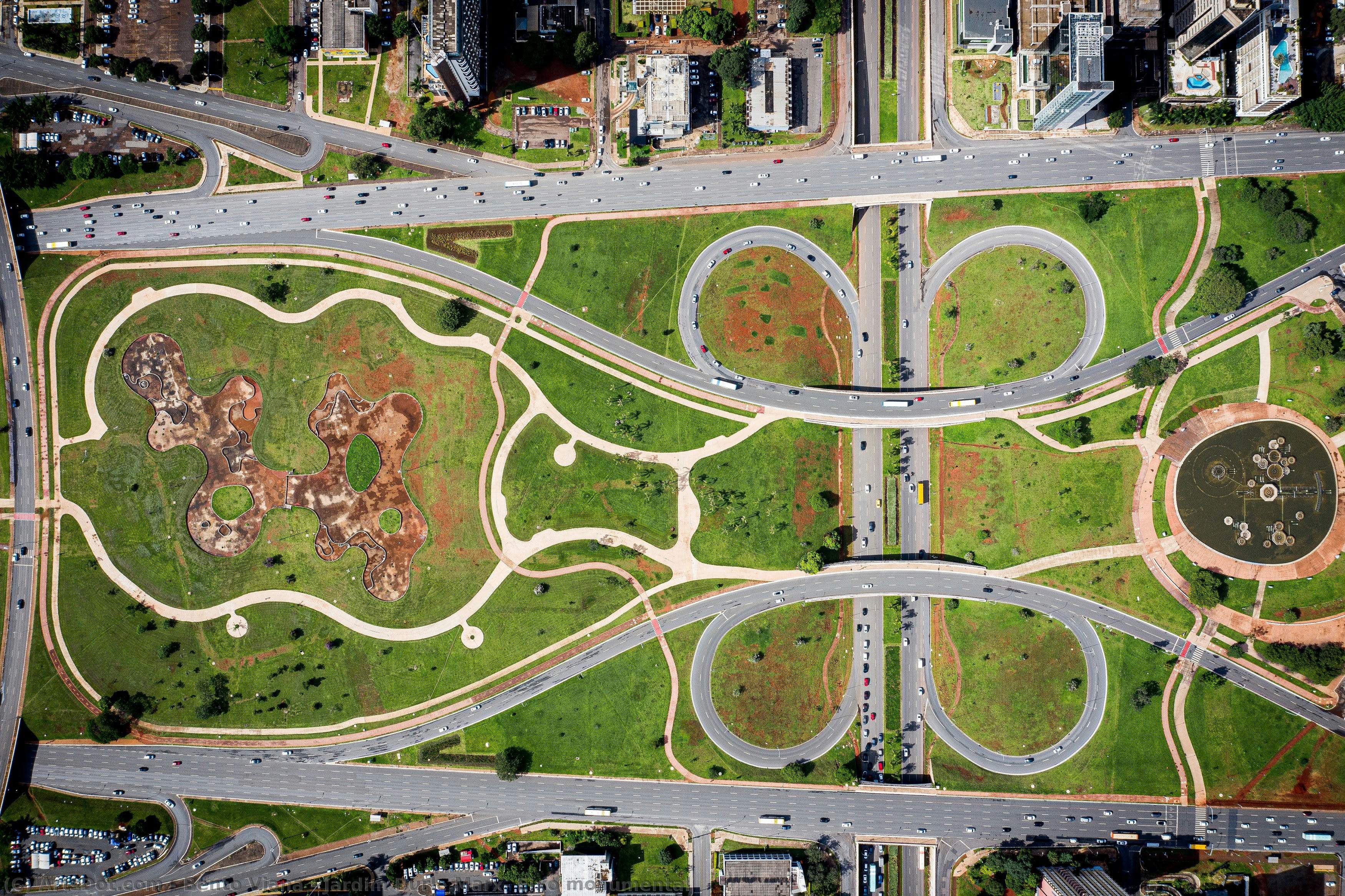 Jardim Burle Marx, Eixo Monumental — Bento Viana