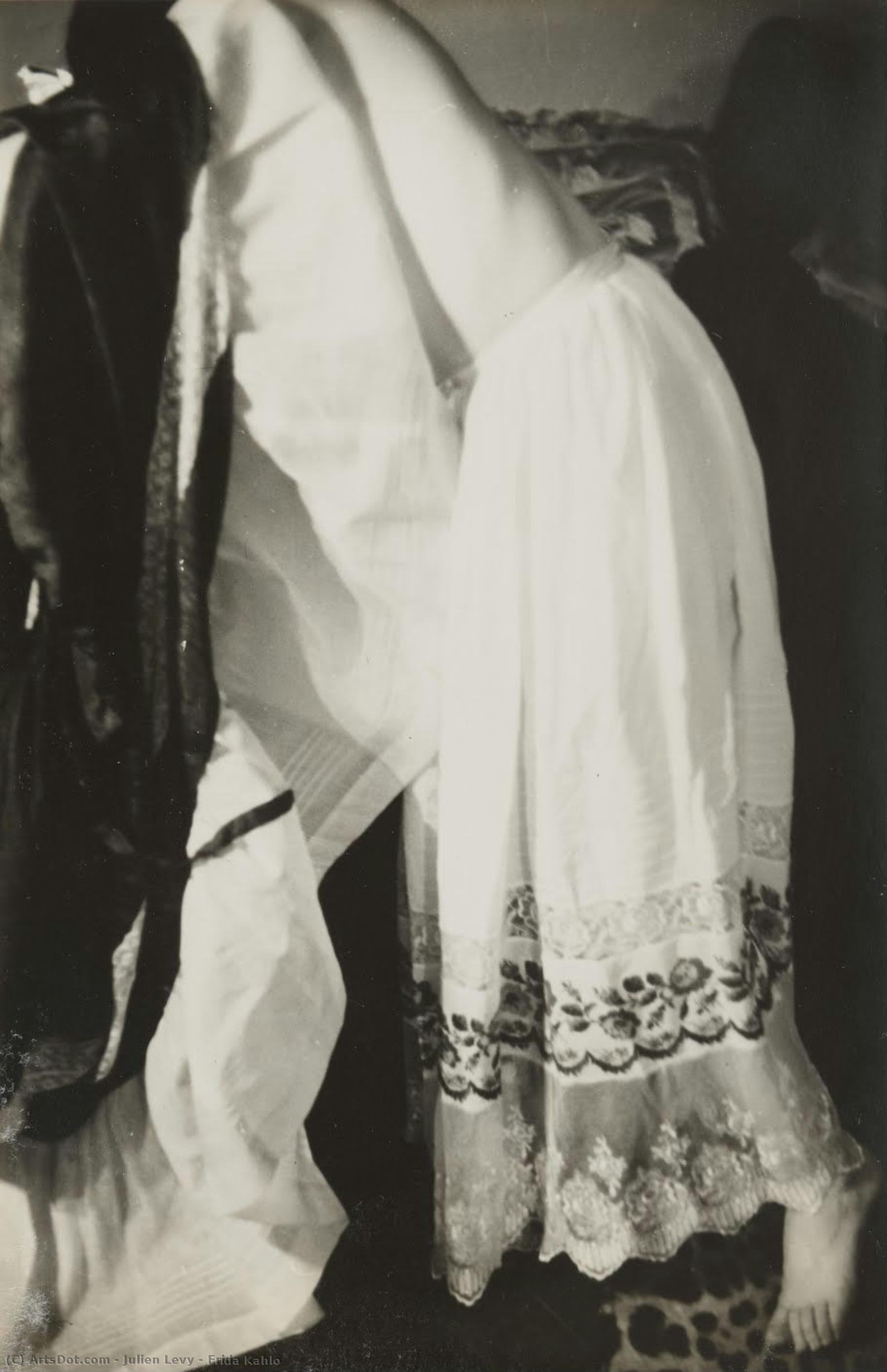 Frida Kahlo — Julien Levy
