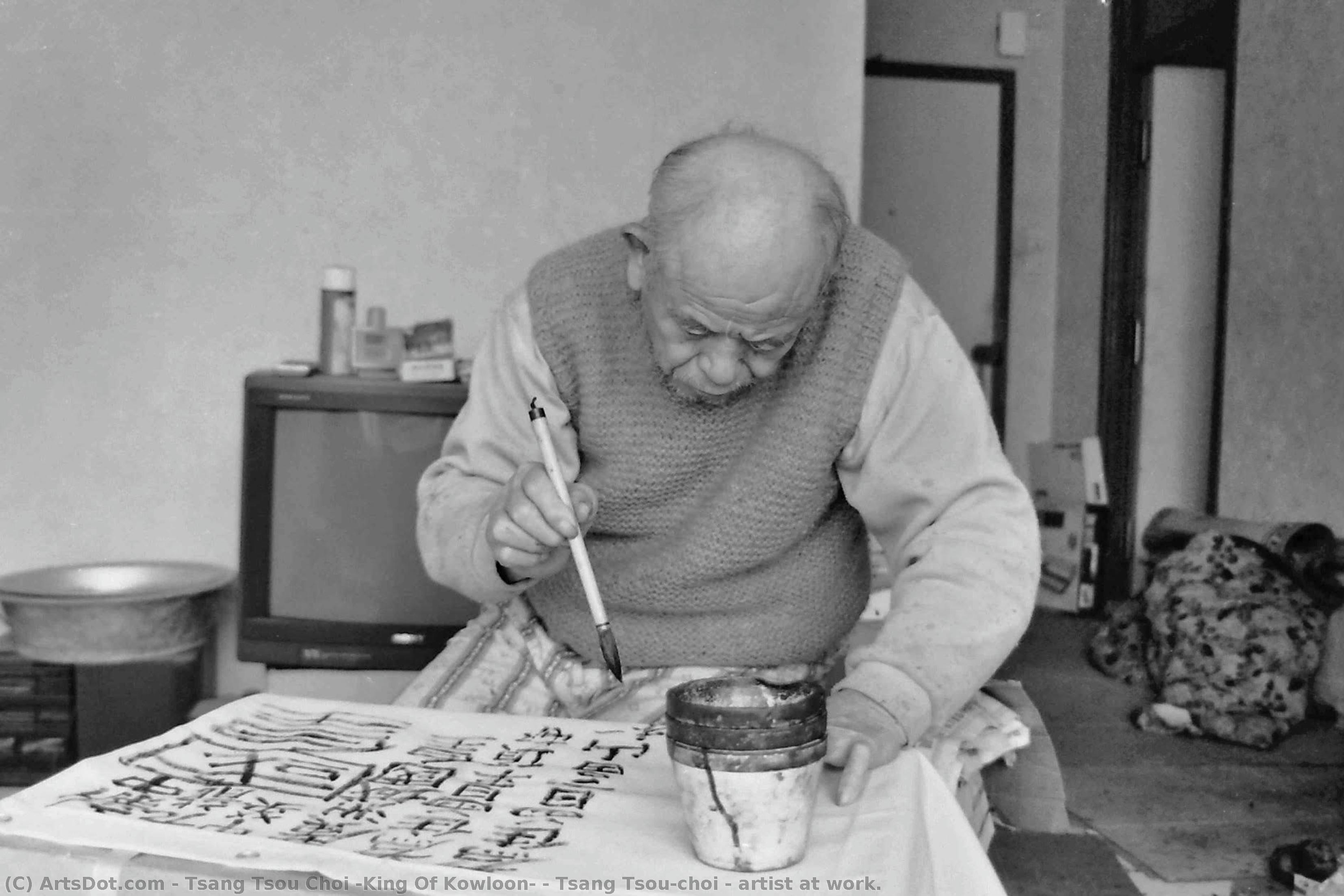 Tsang Tsou-choi - Artist At Work. — Tsang Tsou Choi (king Of Kowloon)