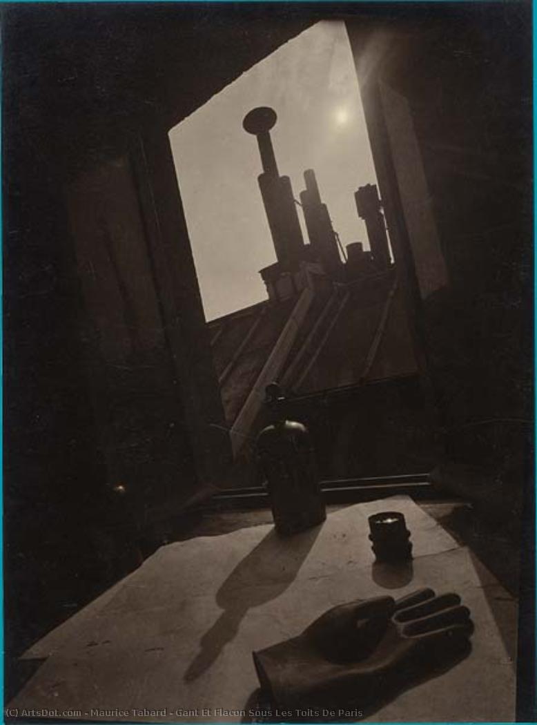 Gant Et Flacon Sous Les Toits De Paris — Maurice Tabard