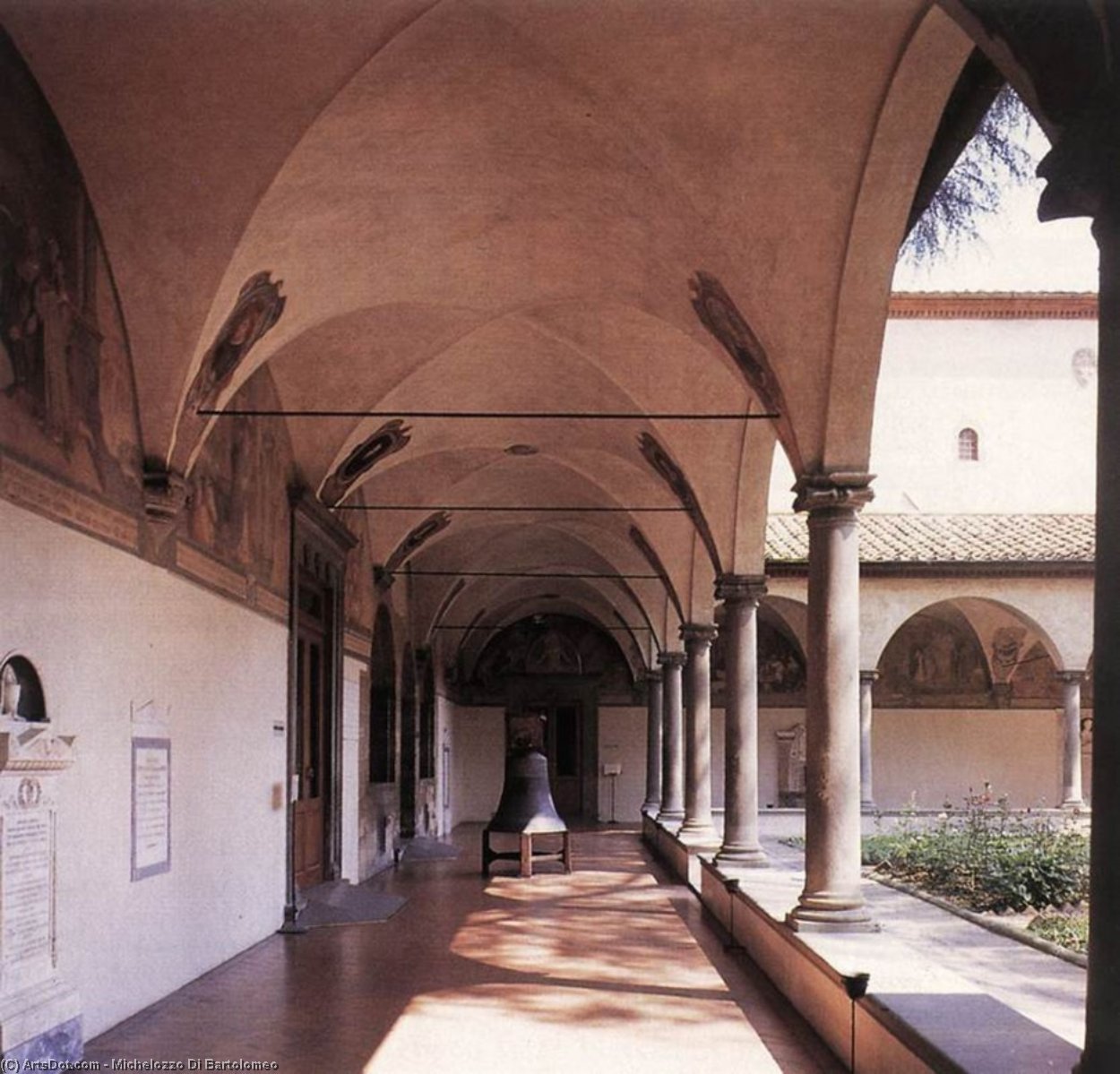 Courtyard — Микелоццо Ди Бартоломео