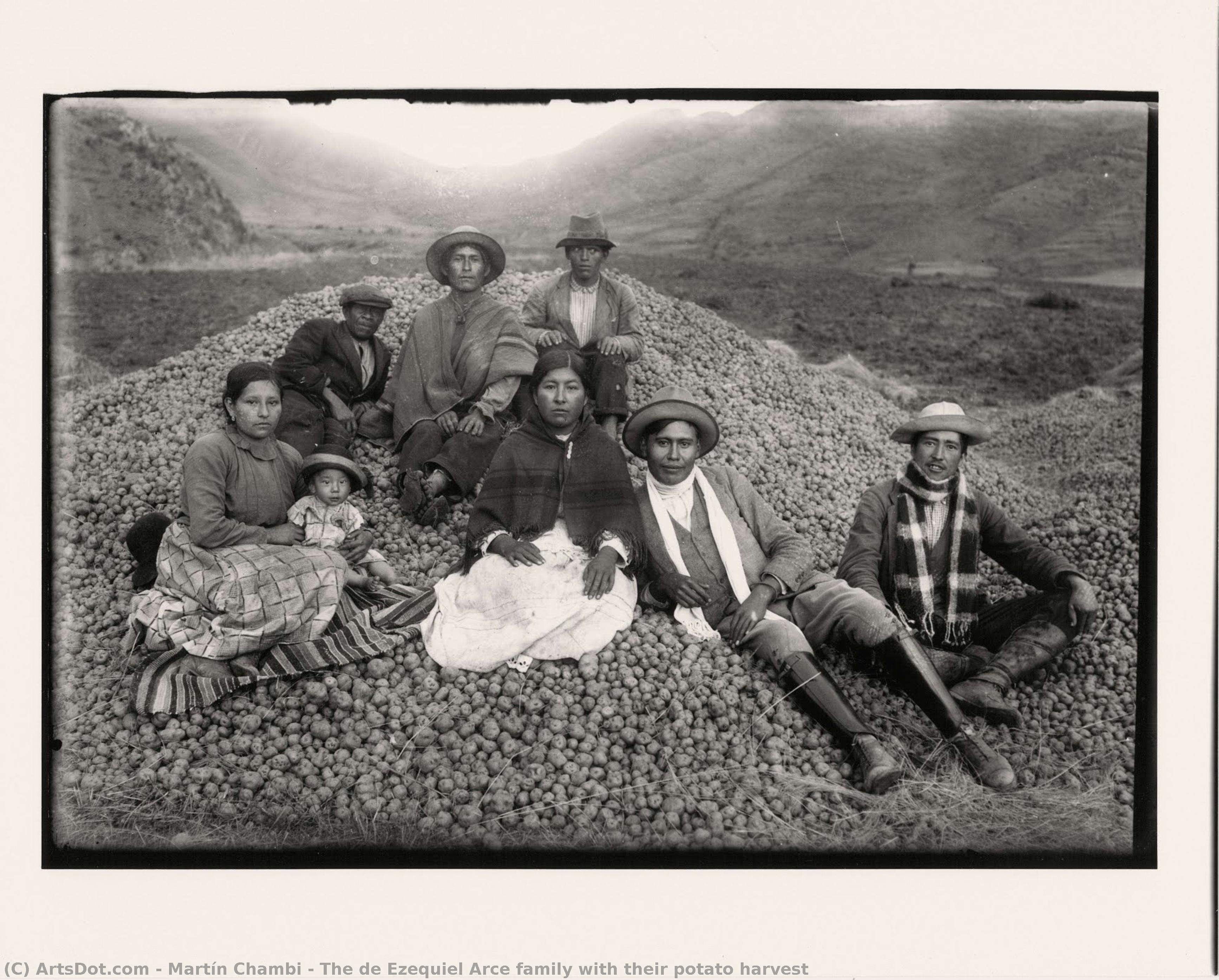 The De Ezequiel Arce Family With Their Potato Harvest — Martín Chambi