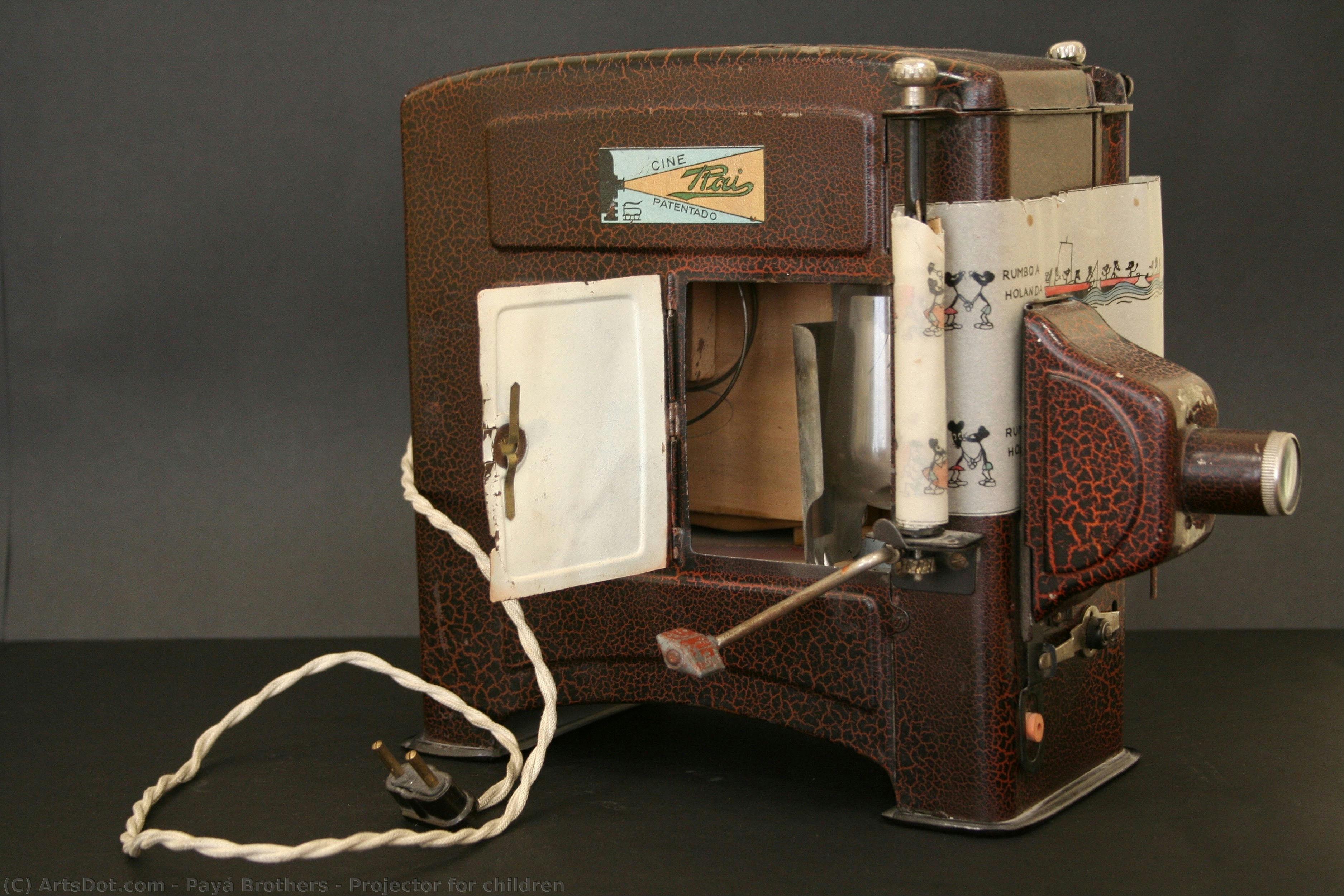 Projector For Children — Payá Brothers