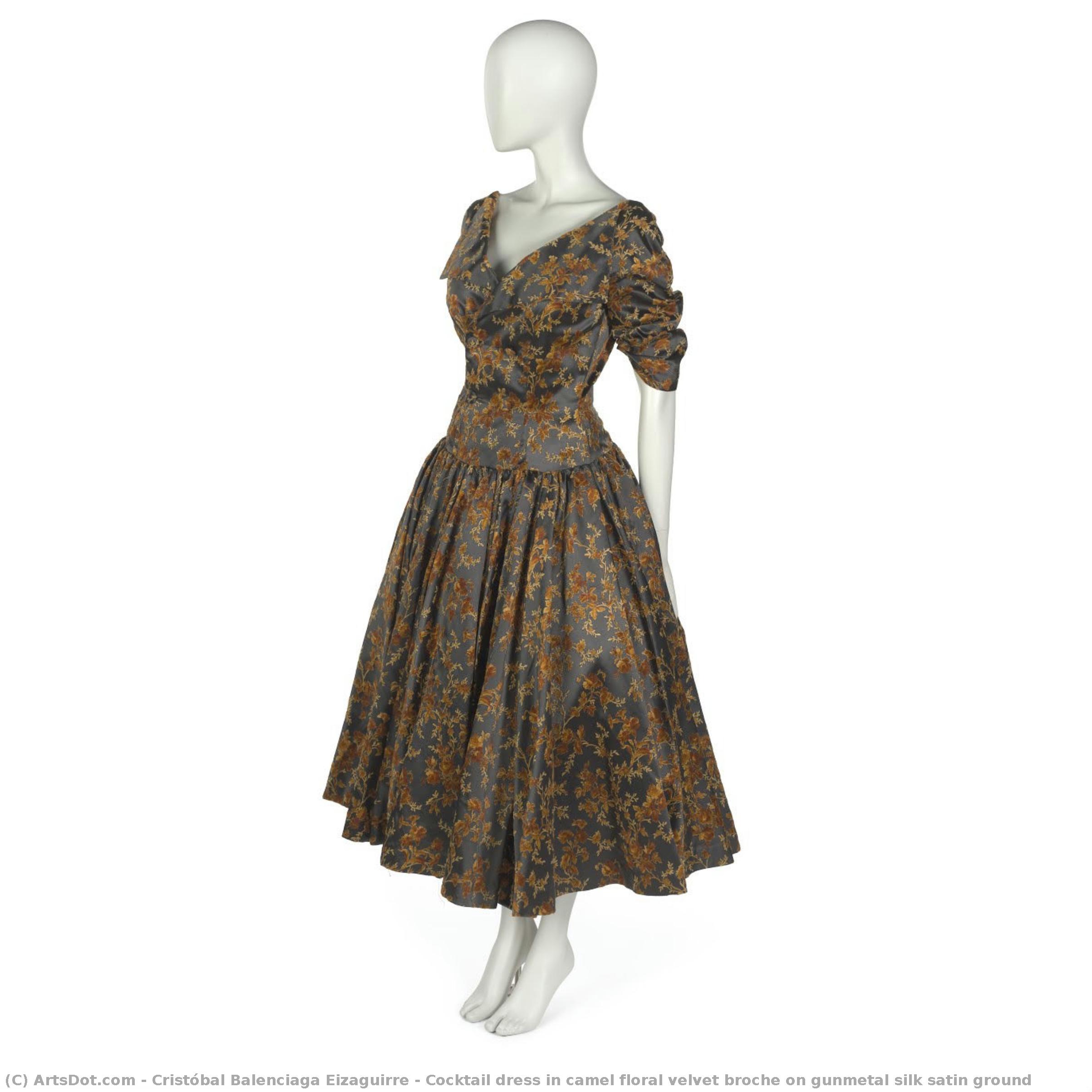 Cocktailkleid Aus Kamelfarbenem Floralem Samtbrokat Auf Anthrazitfarbenem Seidensatin — Cristóbal Balenciaga Eizaguirre