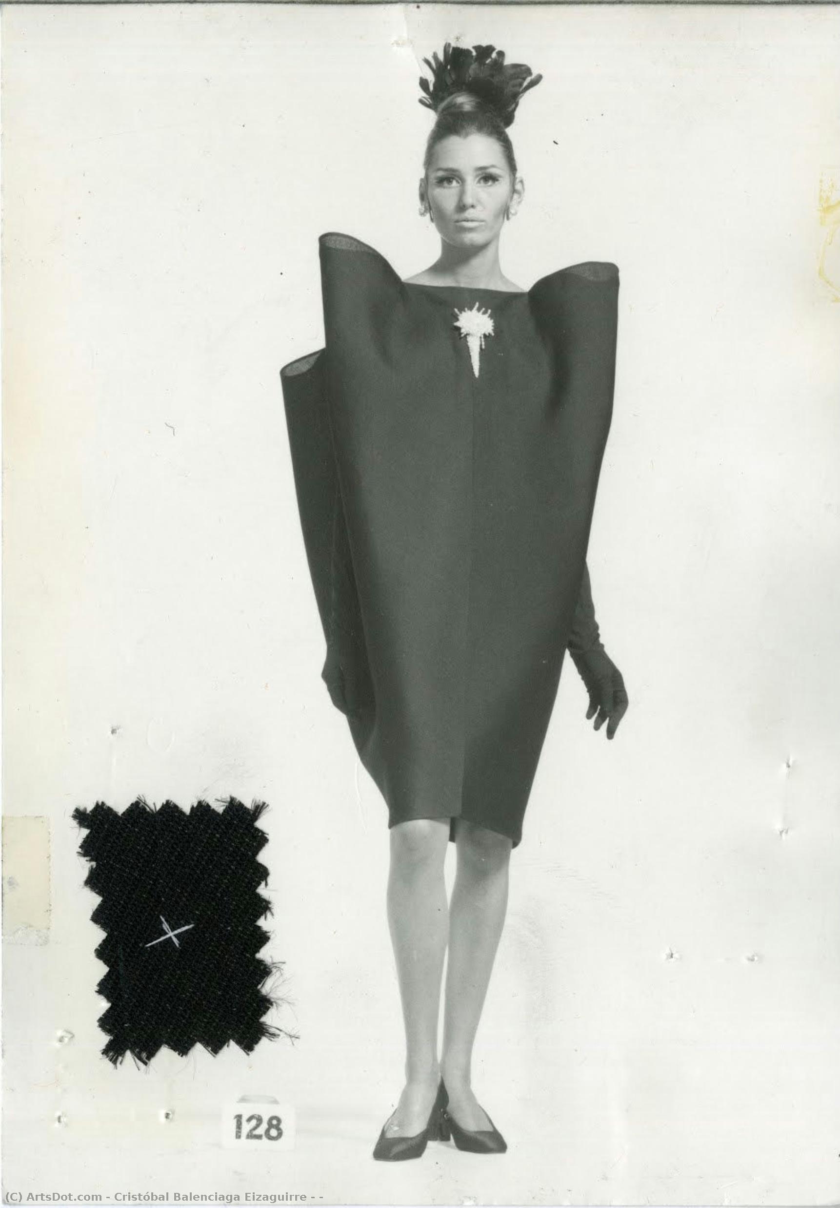 Untitled (d7emah) — Cristóbal Balenciaga Eizaguirre