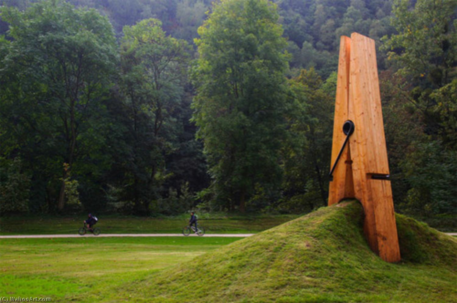 Giant Clothespin — Клас Олденбург
