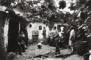 Chicha And Sapo — Martín Chambi