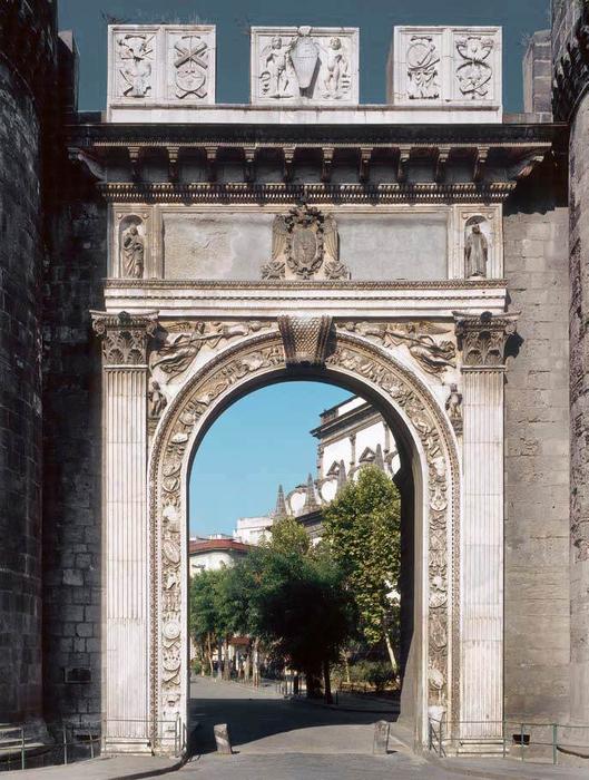 Porta Capuana — Giuliano Da Maiano