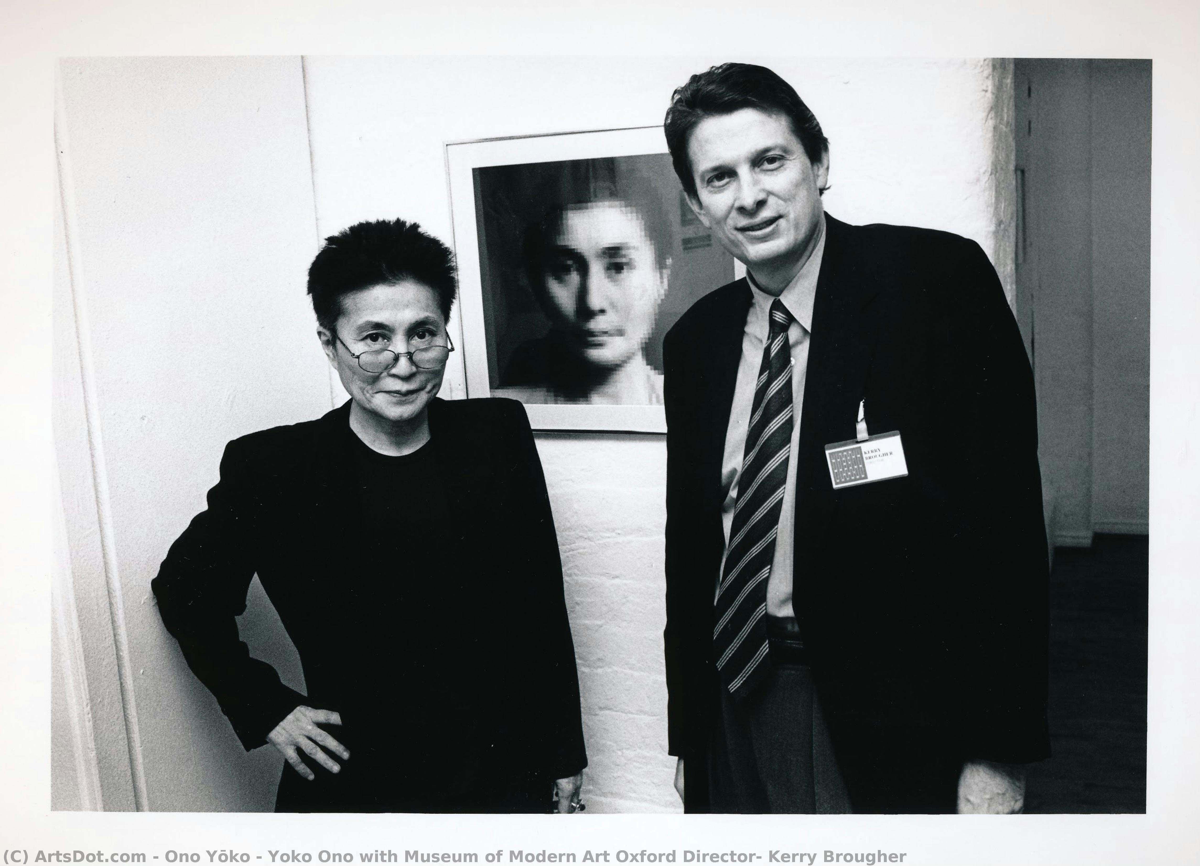 Yoko Ono With Museum Of Modern Art Oxford Director, Kerry Brougher — Ono Yōko