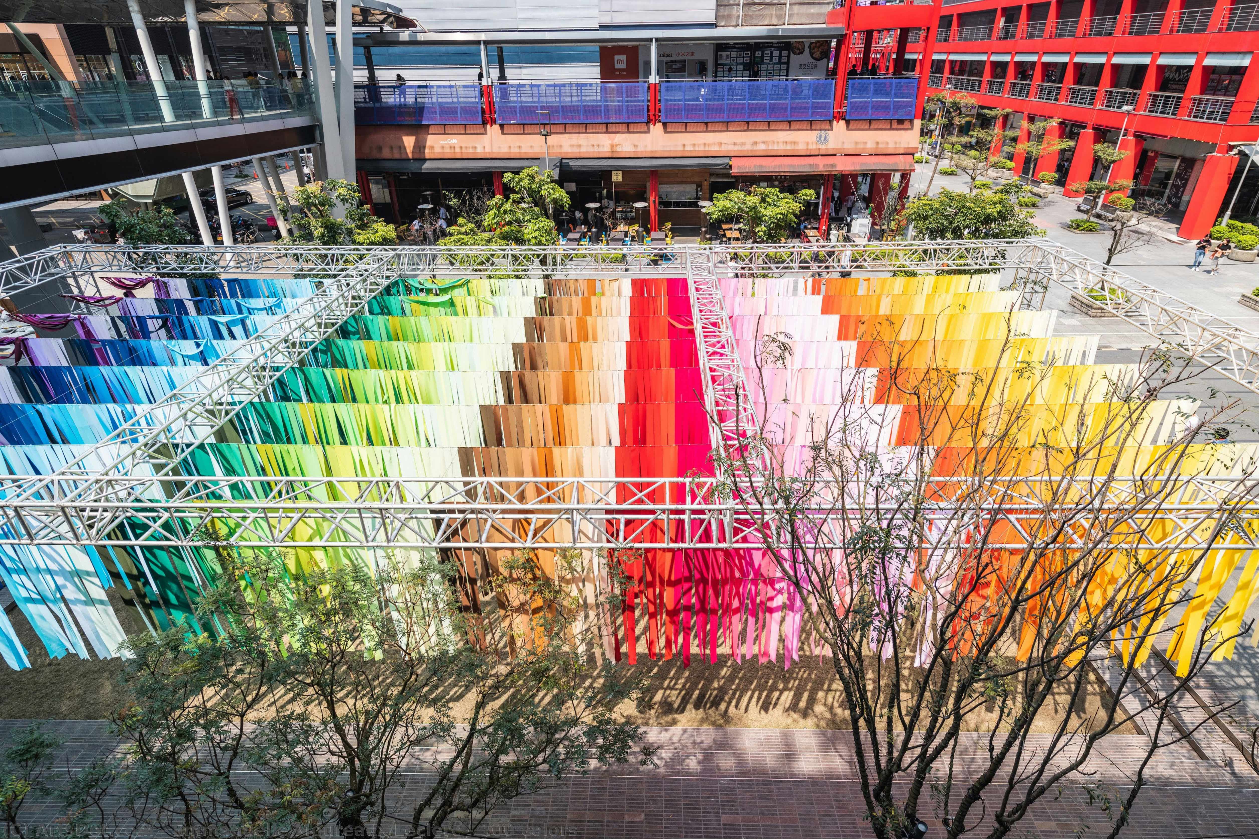 100 Colors — Emmanuelle Moureaux Leclerc