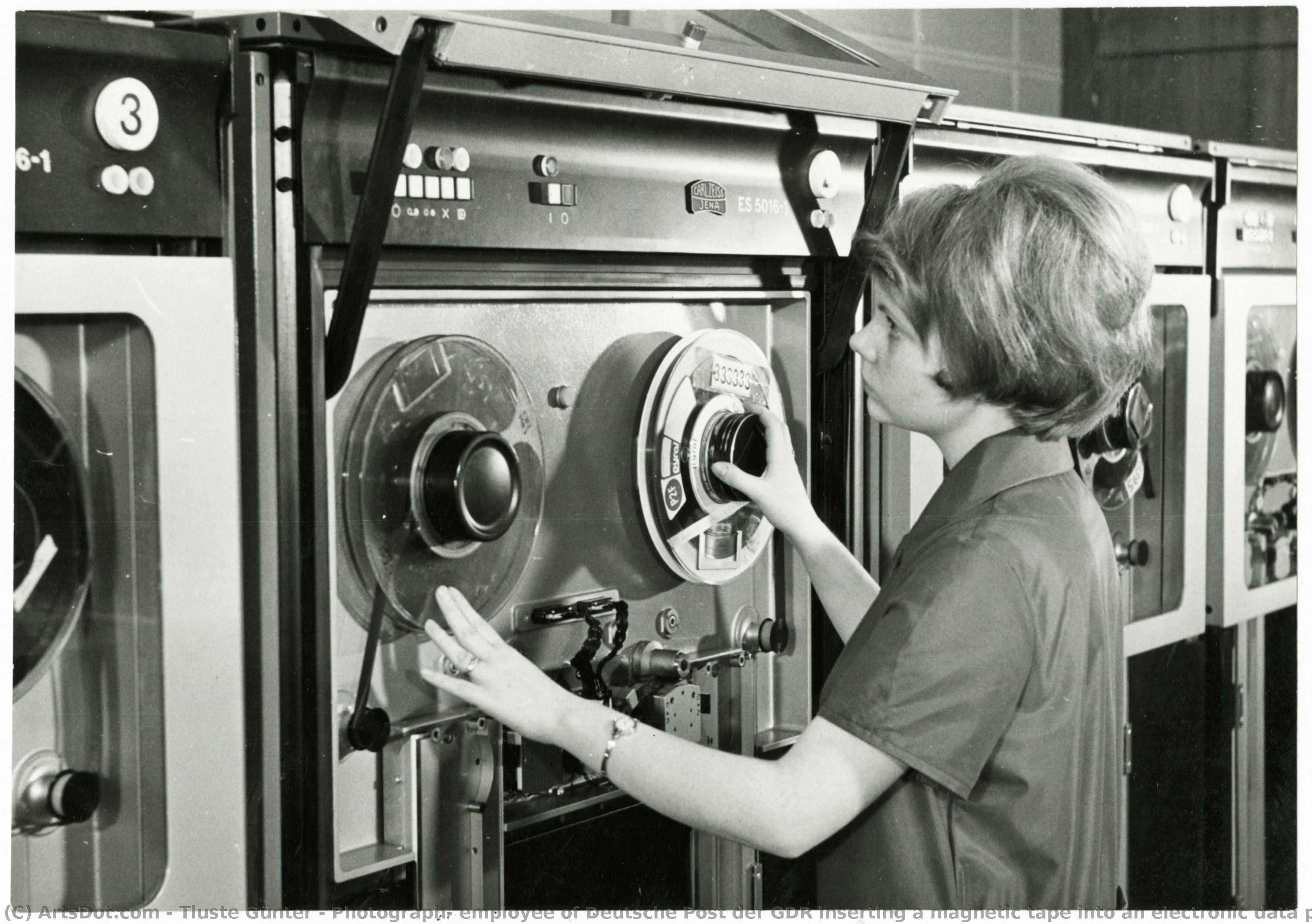 Photograph; Employee Of Deutsche Post Der Gdr Inserting A Magnetic Tape Into An Electronic Data Processing Unit (edva) At The Organization And Computer Center (orz) Of Deutsche Post Der Gdr In Berlin/east Germany. — Tluste Günter