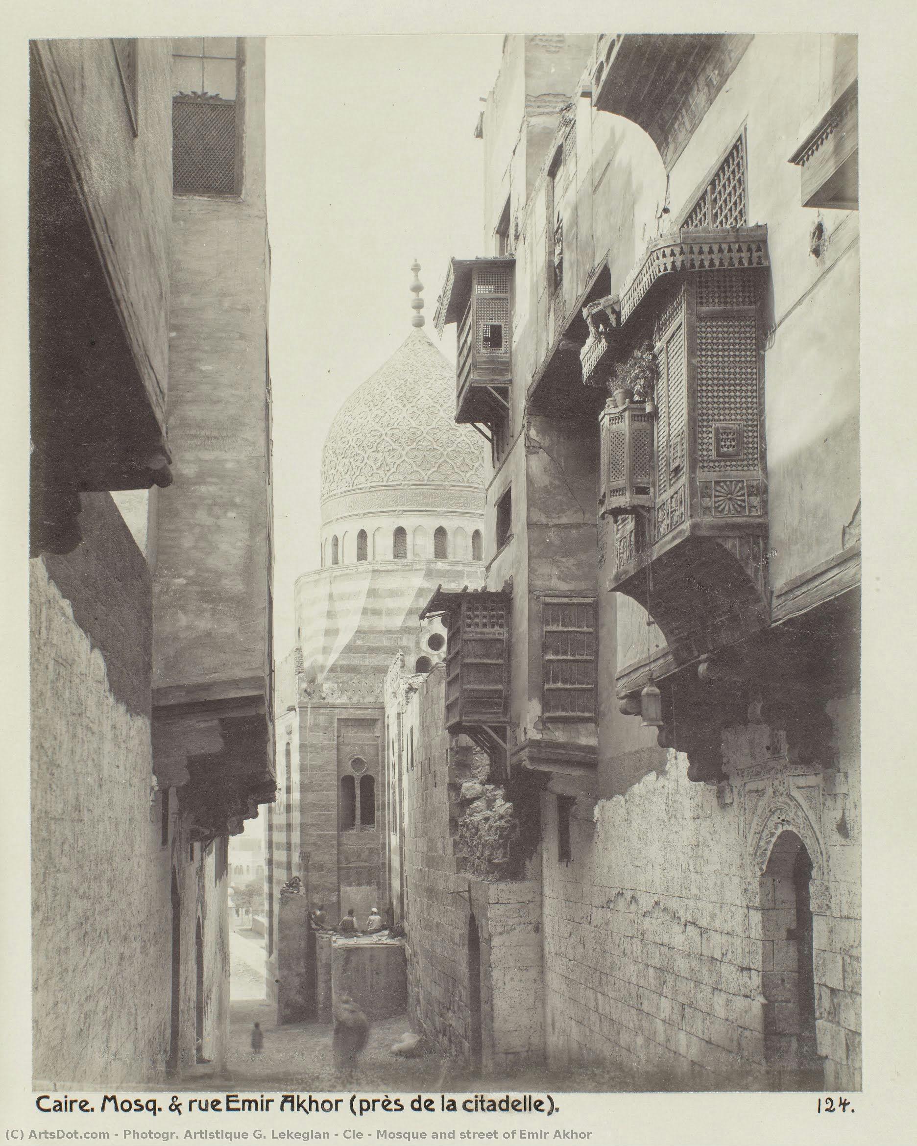 Mosque And Street Of Emir Akhor — Photogr. Artistique G. Lekegian & Cie