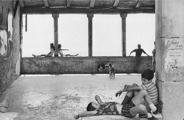 Simiane La Rotonde 1970 — Henri Cartier-bresson