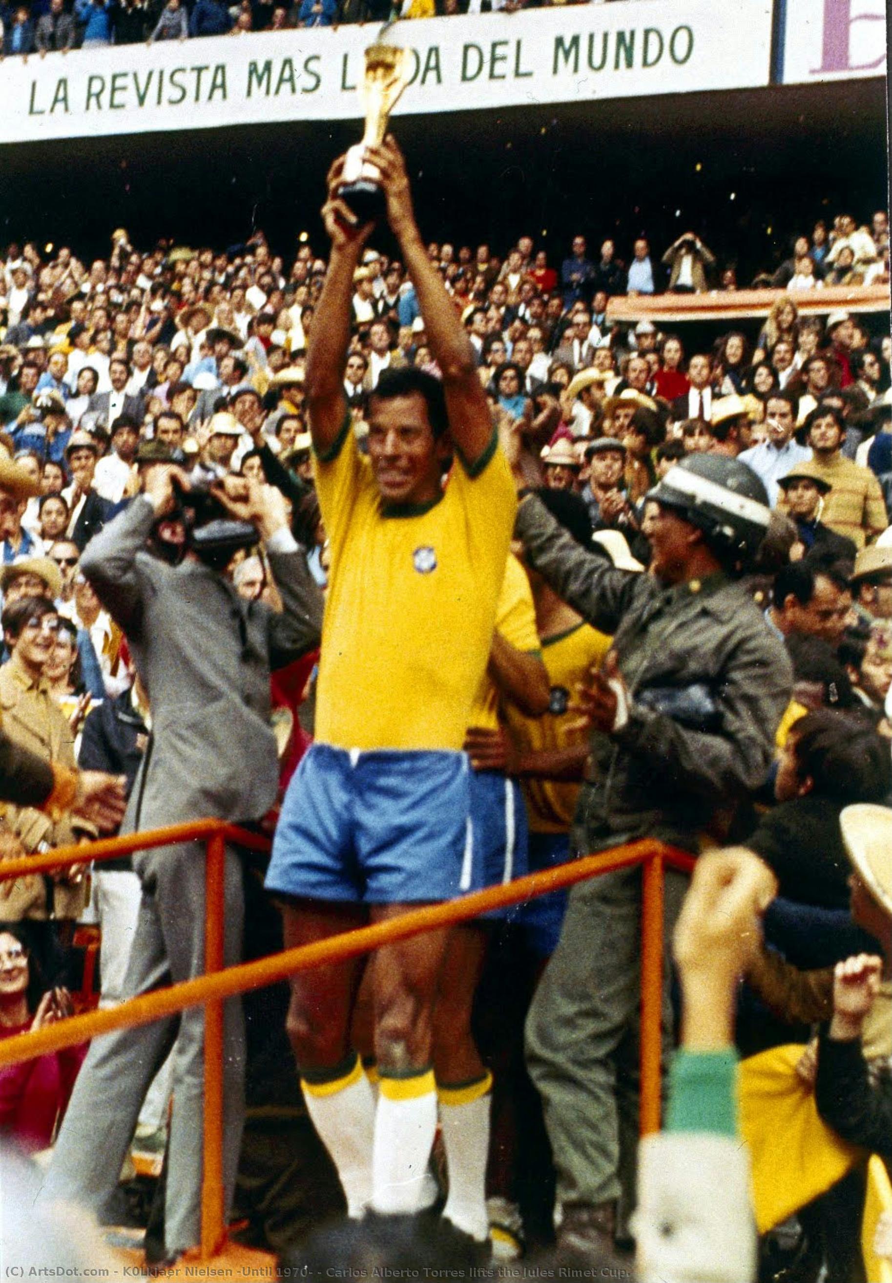 Carlos Alberto Torres Lifts The Jules Rimet Cup. — K0lkjaer Nielsen (until 1970)