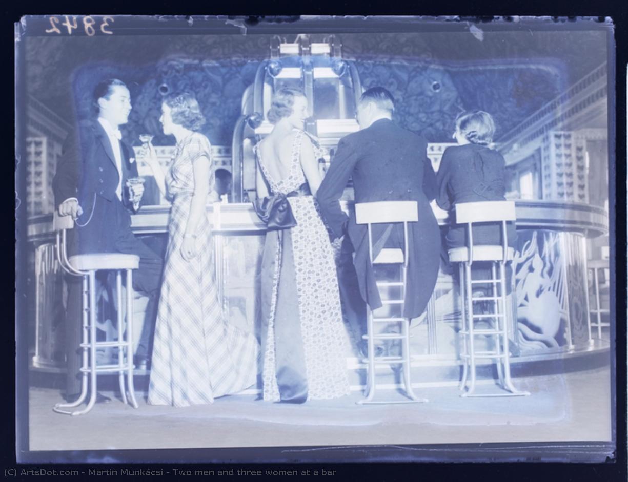 Two Men And Three Women At A Bar — Martin Munkácsi