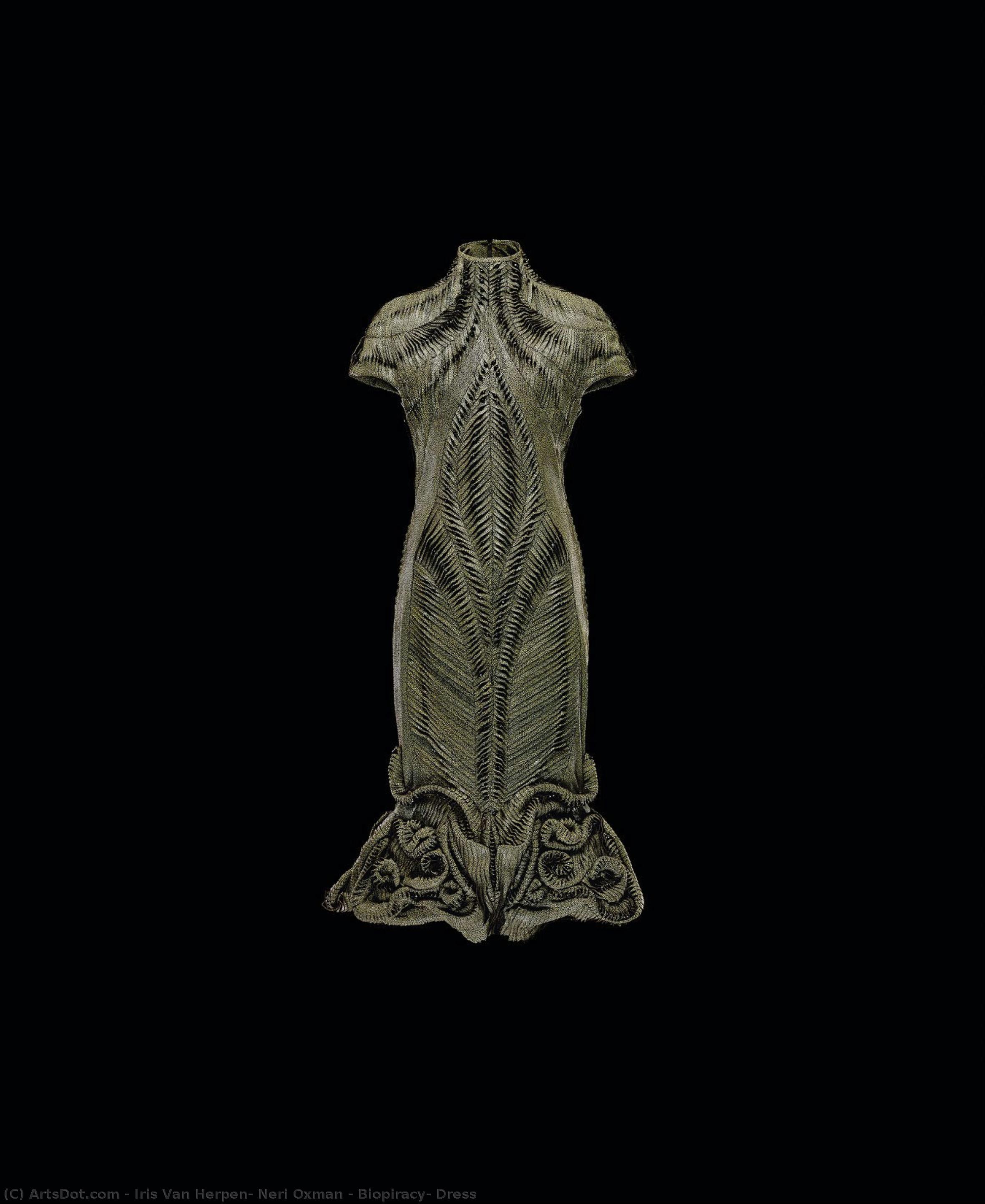 Biopiracy, Dress — アイリス・ヴァン・ヘルペン、ネリ・オックスマン