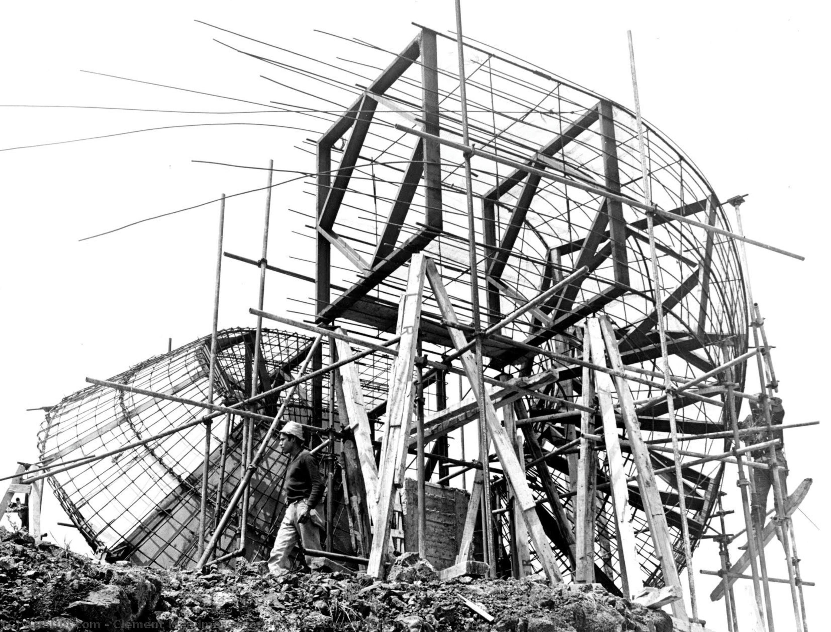 Janus Under Construction — Clement Meadmore