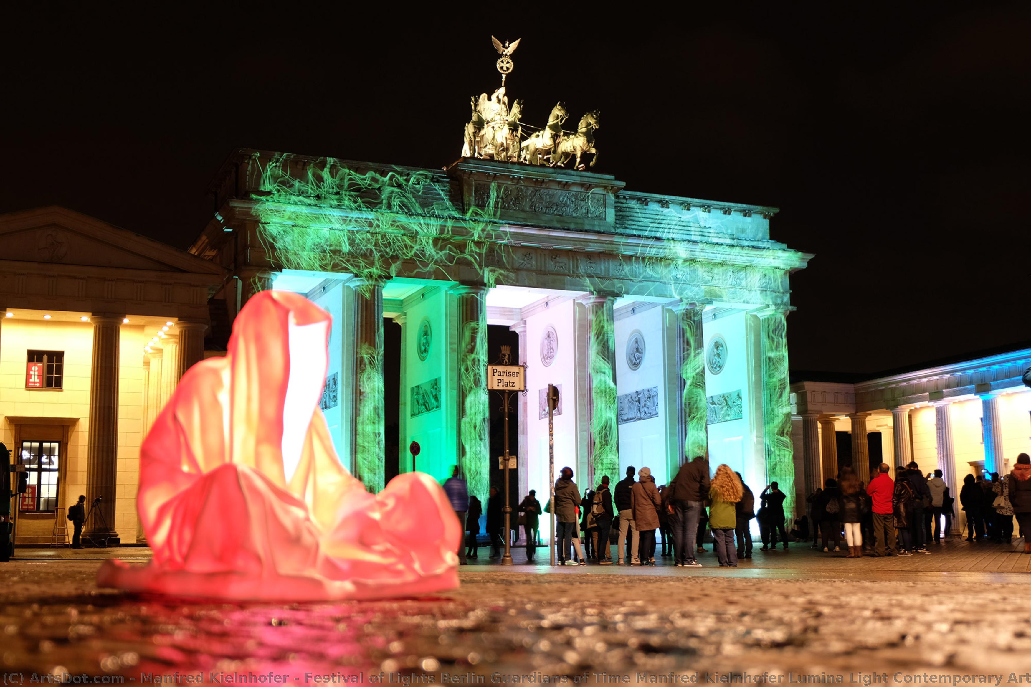 Festival Of Lights Berlin Guardians Of Time Manfred Kielnhofer Lumina Light Contemporary Art Design Statue Sculpture Fineart Ghost Faceless No Face 9450 — Manfred Kielnhofer