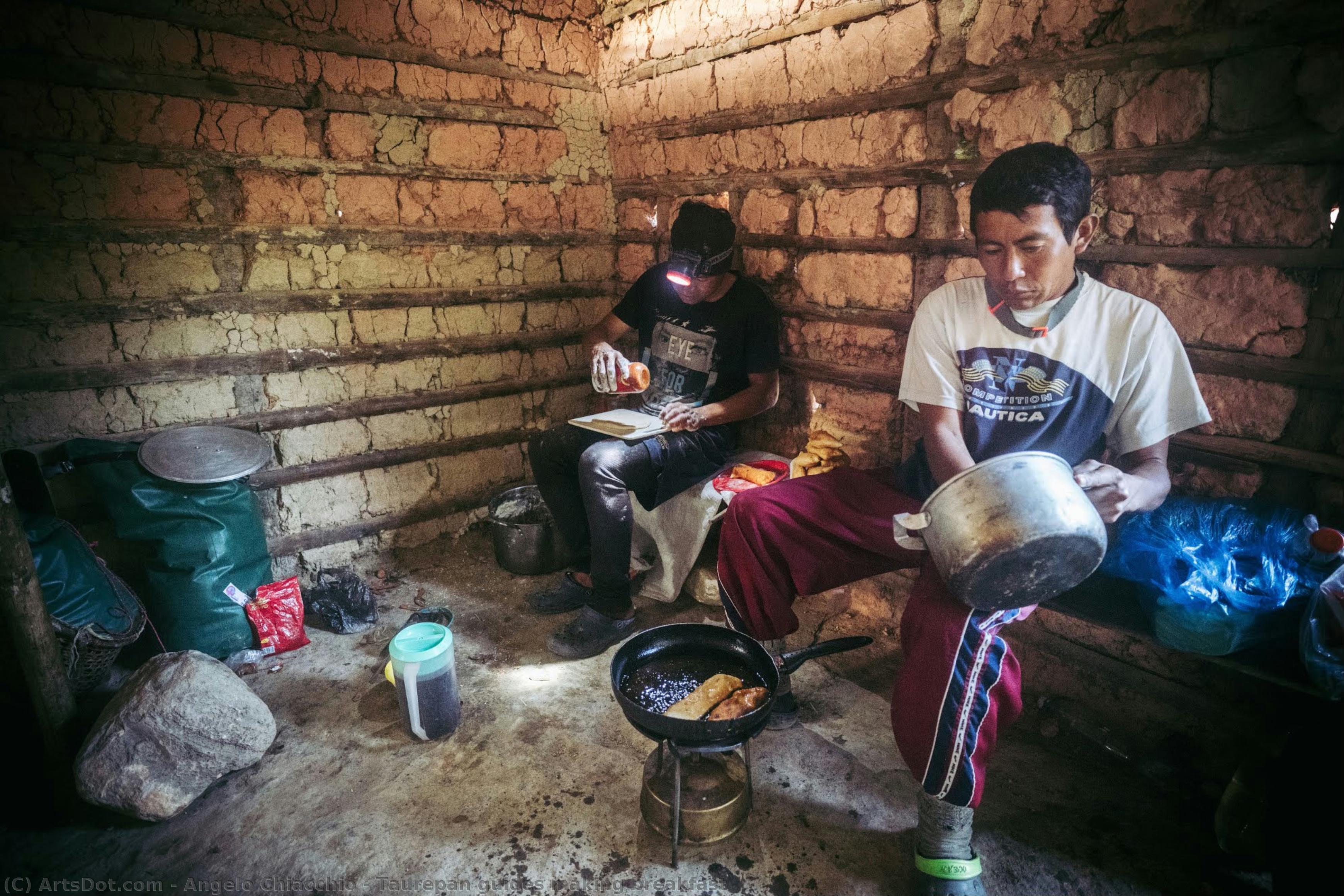 Taurepan Guides Making Breakfast — Anđelo Kjakio