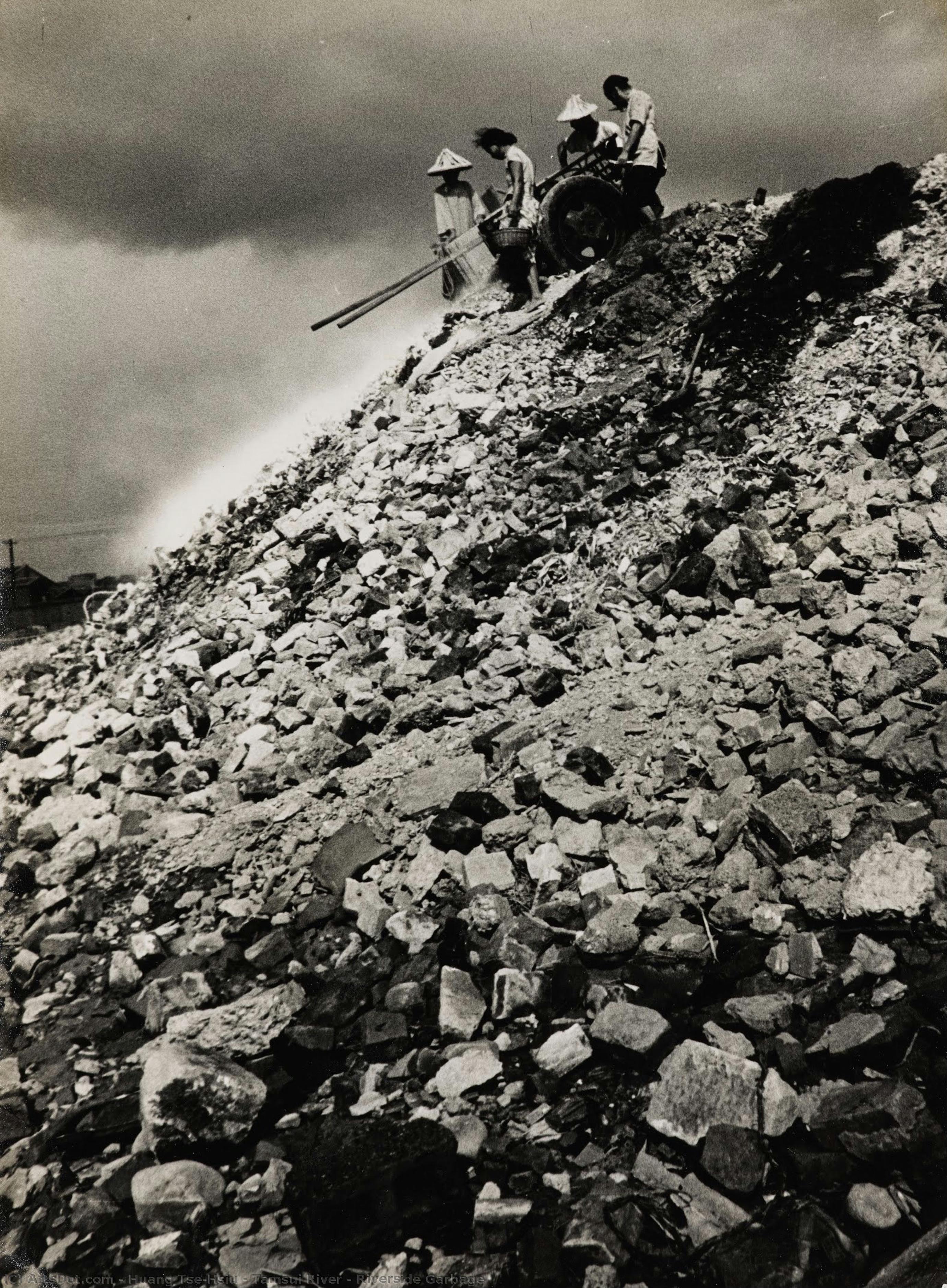 Tamsui River – Riverside Garbage — Huang Tse-hsiu