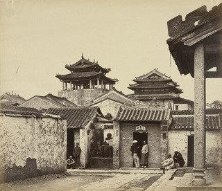 Five Genii Temple From The Name Hui Tuk Kung, Canton — Felice Beato