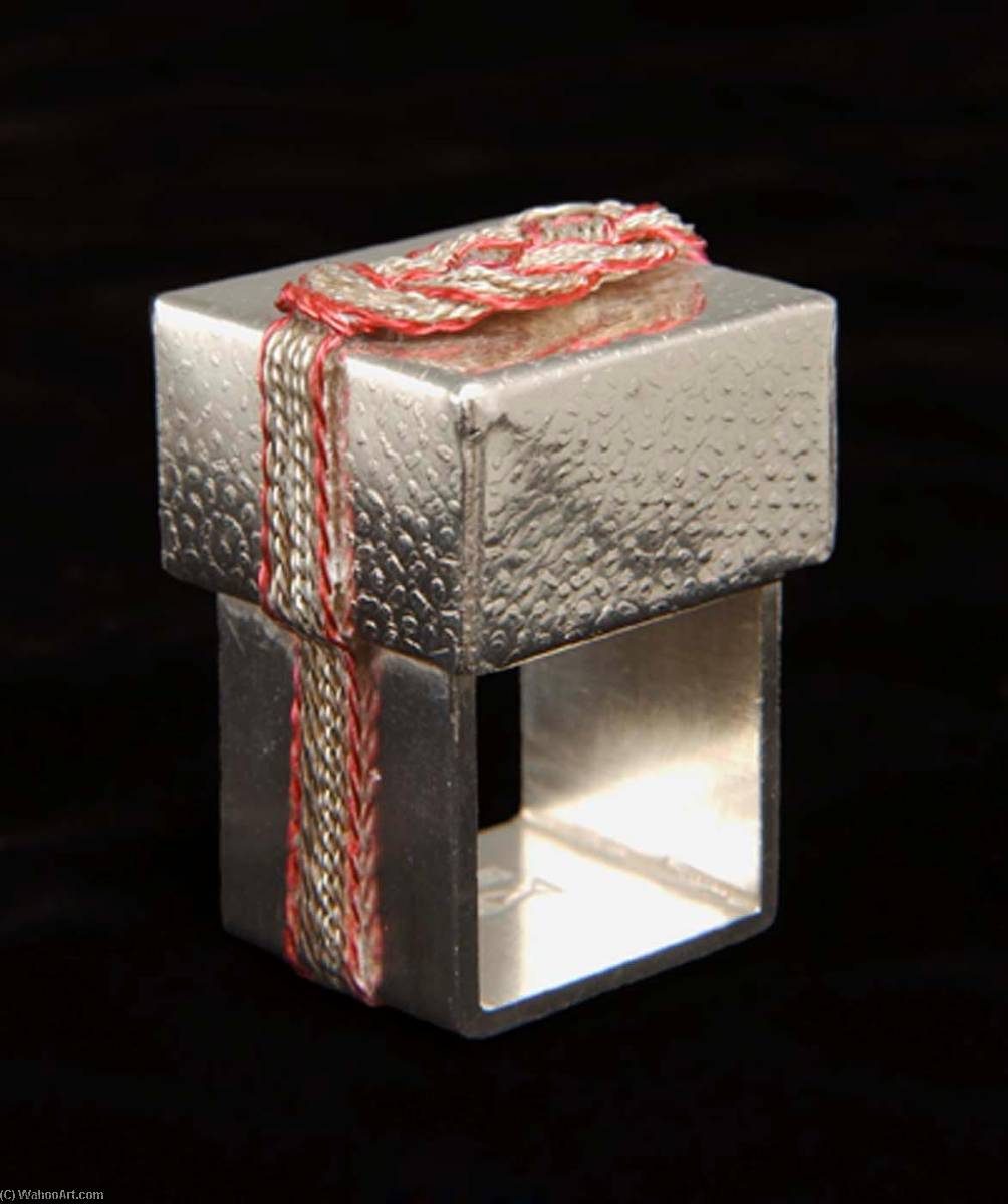Gift Box Ring — Arline Fisch