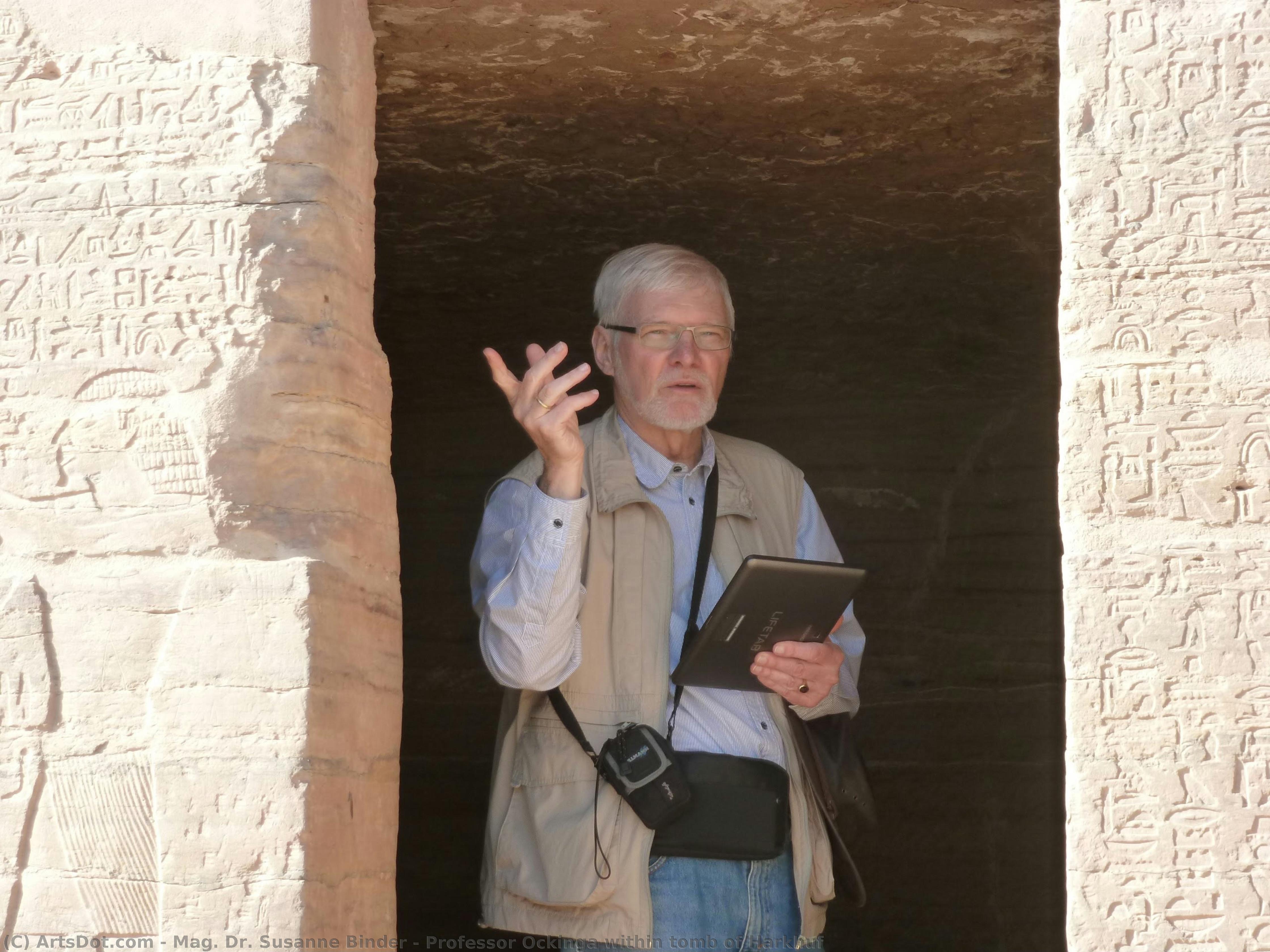 Professor Ockinga Within Tomb Of Harkhuf — Mag. Dr. Susanne Binder