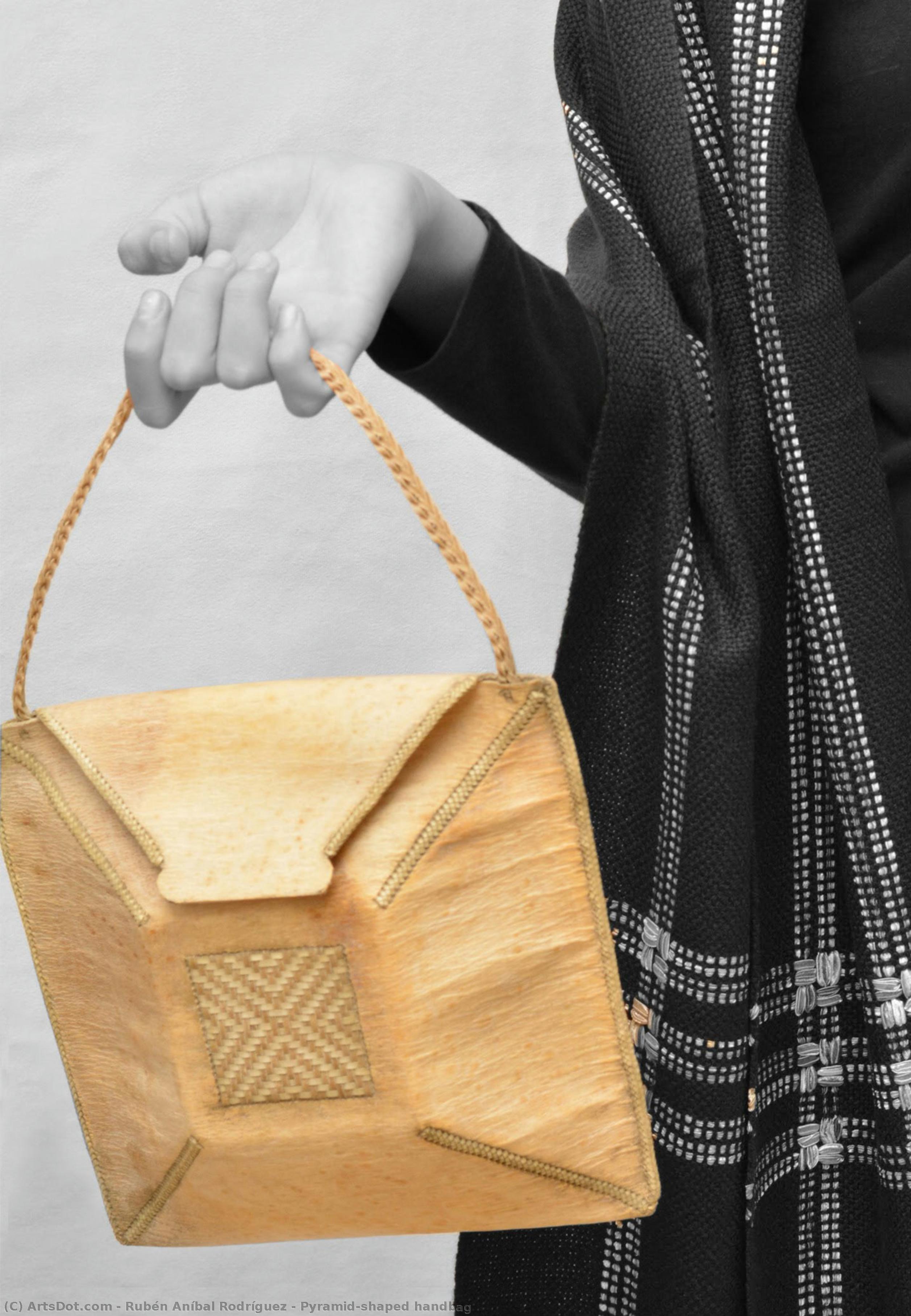Pyramid-shaped Handbag — Rubén Aníbal Rodríguez