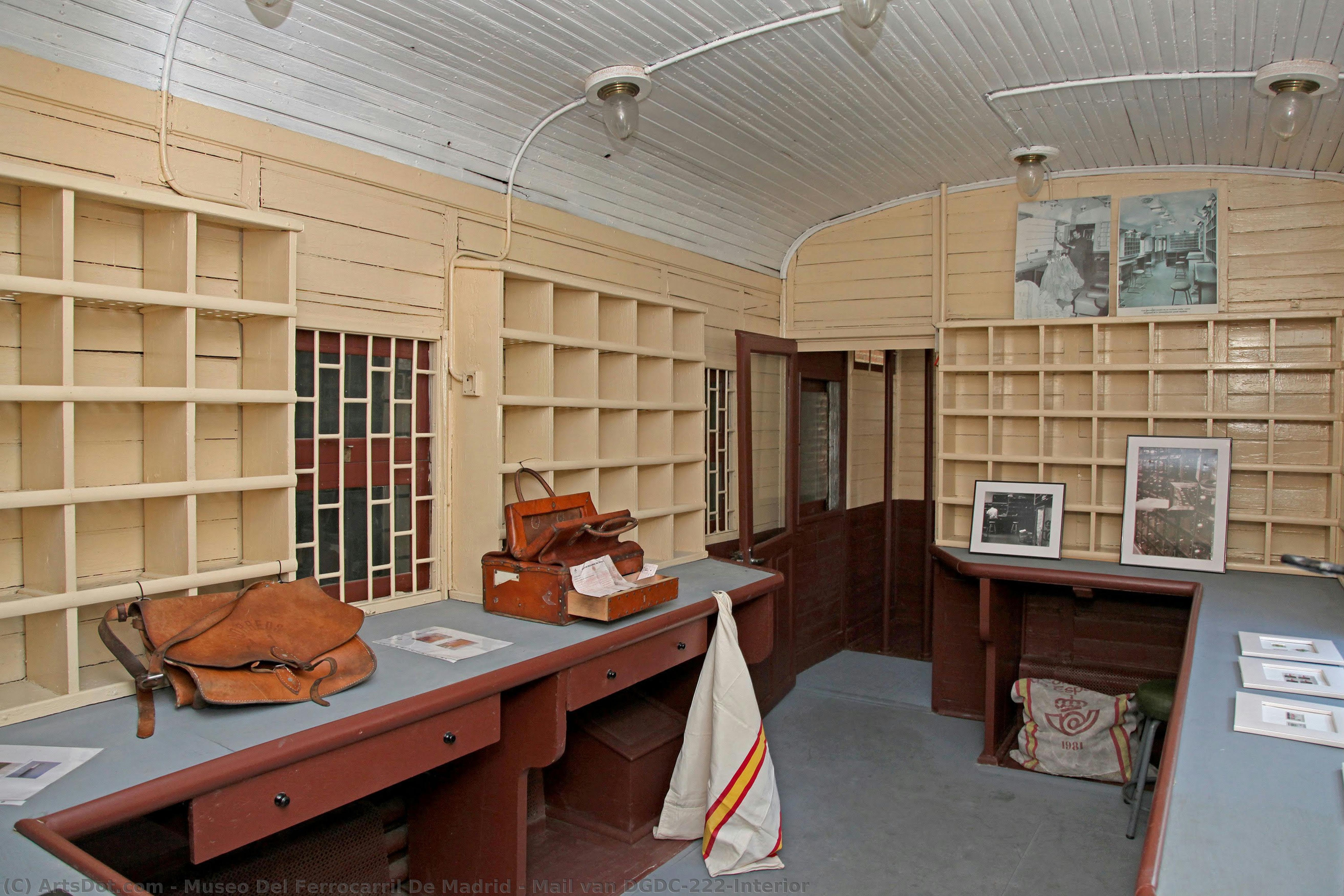 Mail Van Dgdc-222-interior — Eisenbahnmuseum Madrid