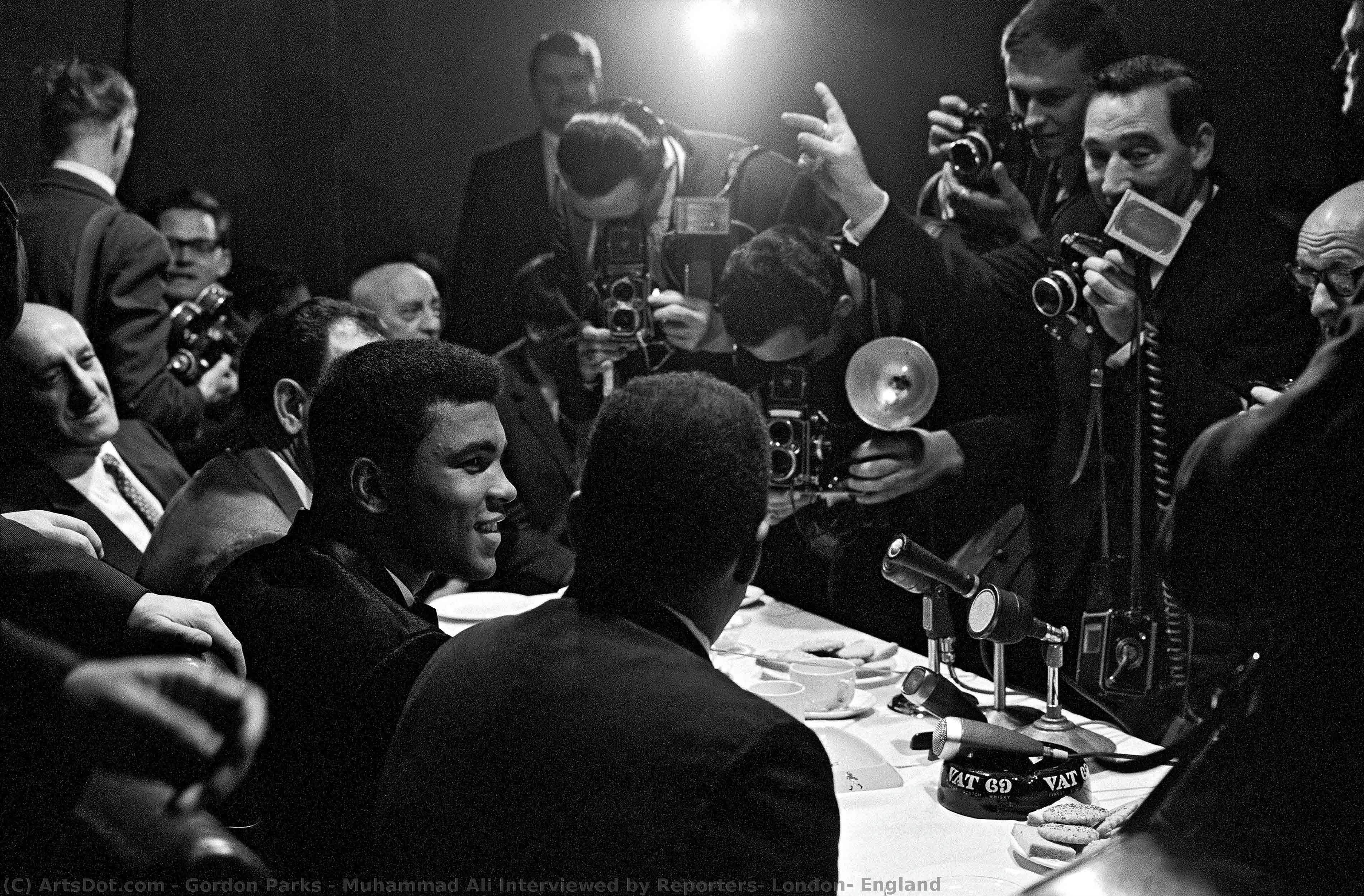 Muhammad Ali Interviewed By Reporters, London, England — ゴードン・パークス