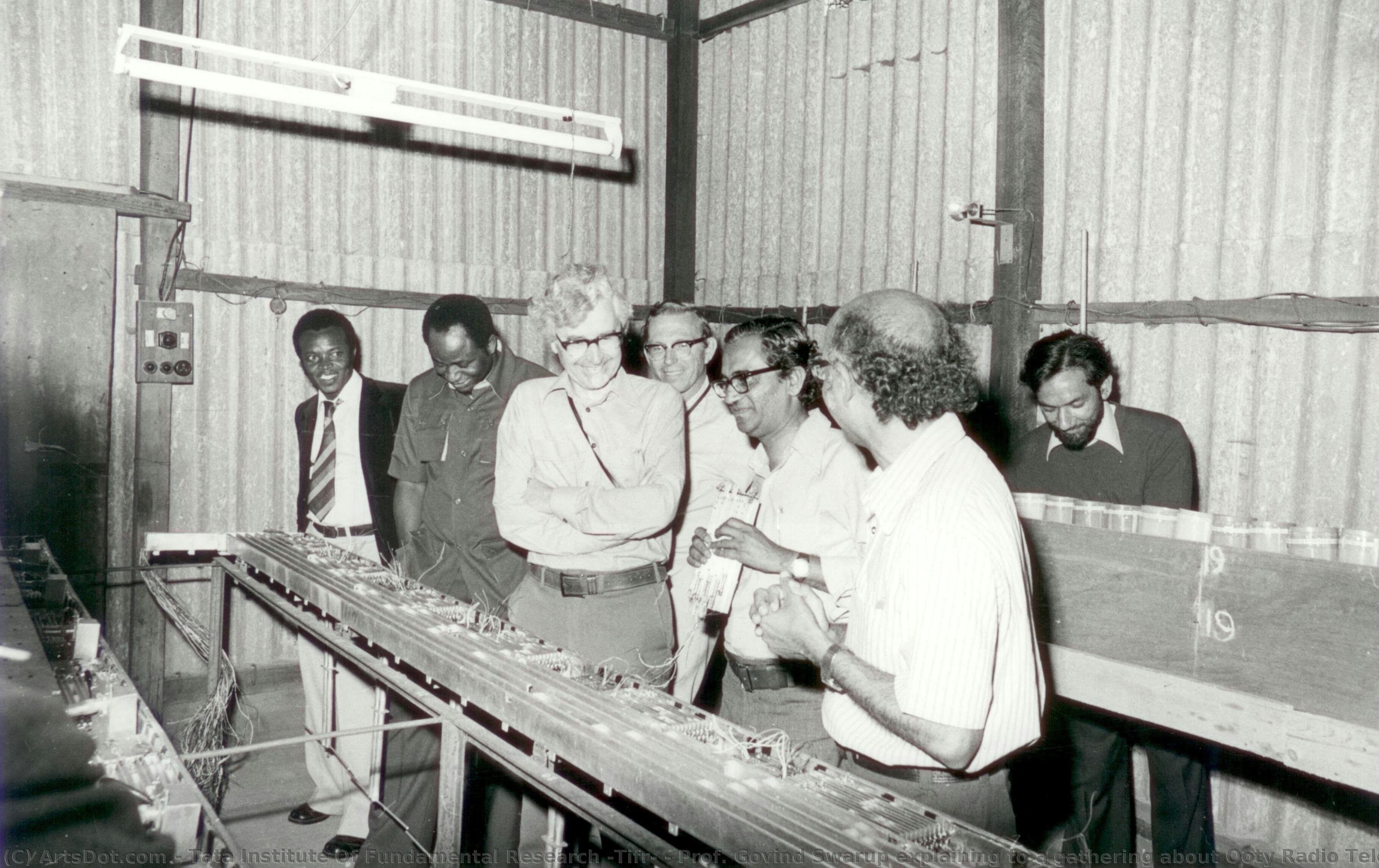 Prof. Govind Swarup Explaining To A Gathering About Ooty Radio Telescope — Tata Institute Of Fundamental Research (tifr)