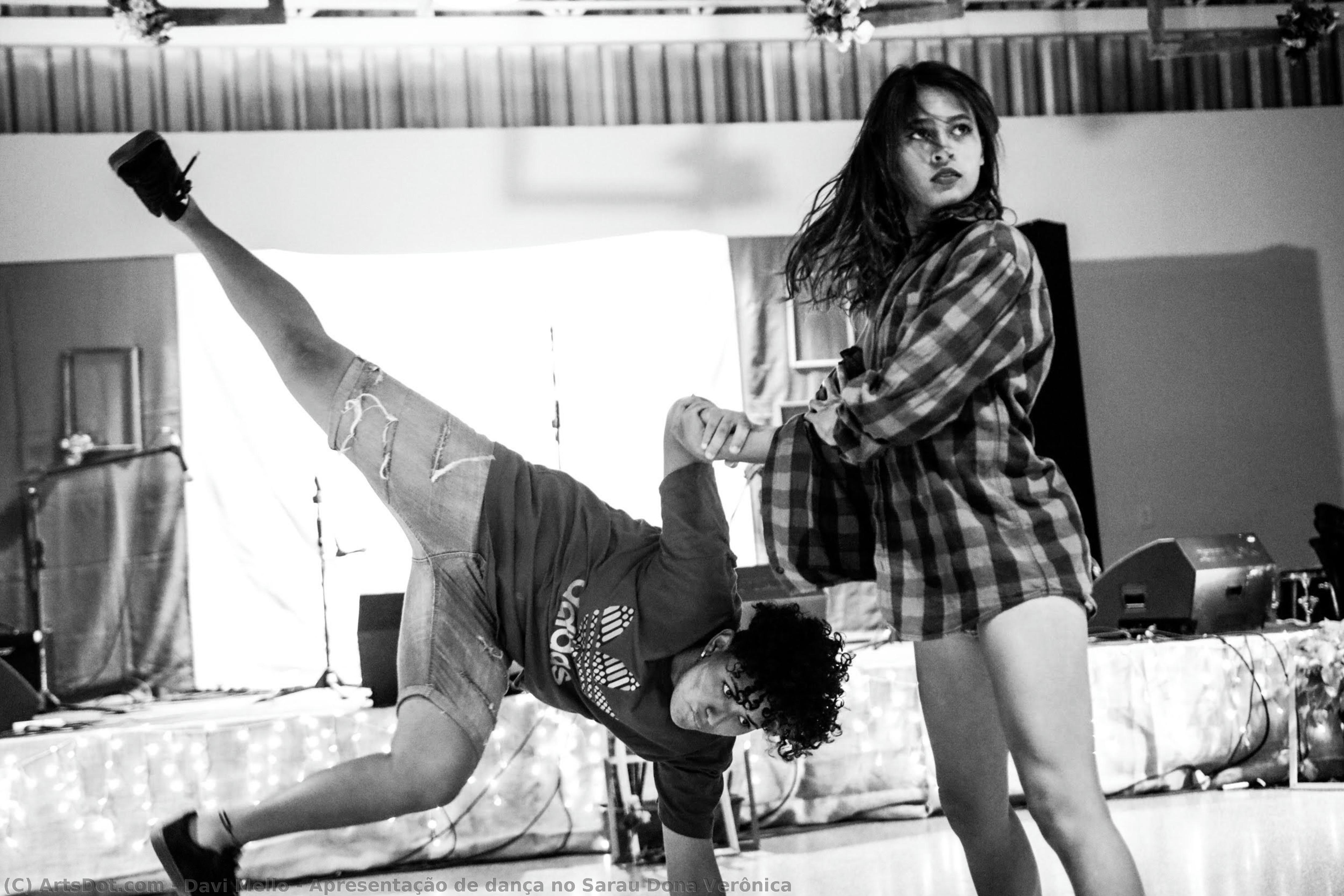 Apresentação De Dança No Sarau Dona Verônica — Davi Mello