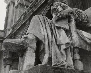 In Front Of La Comedie Française, Paris — Lisette Model