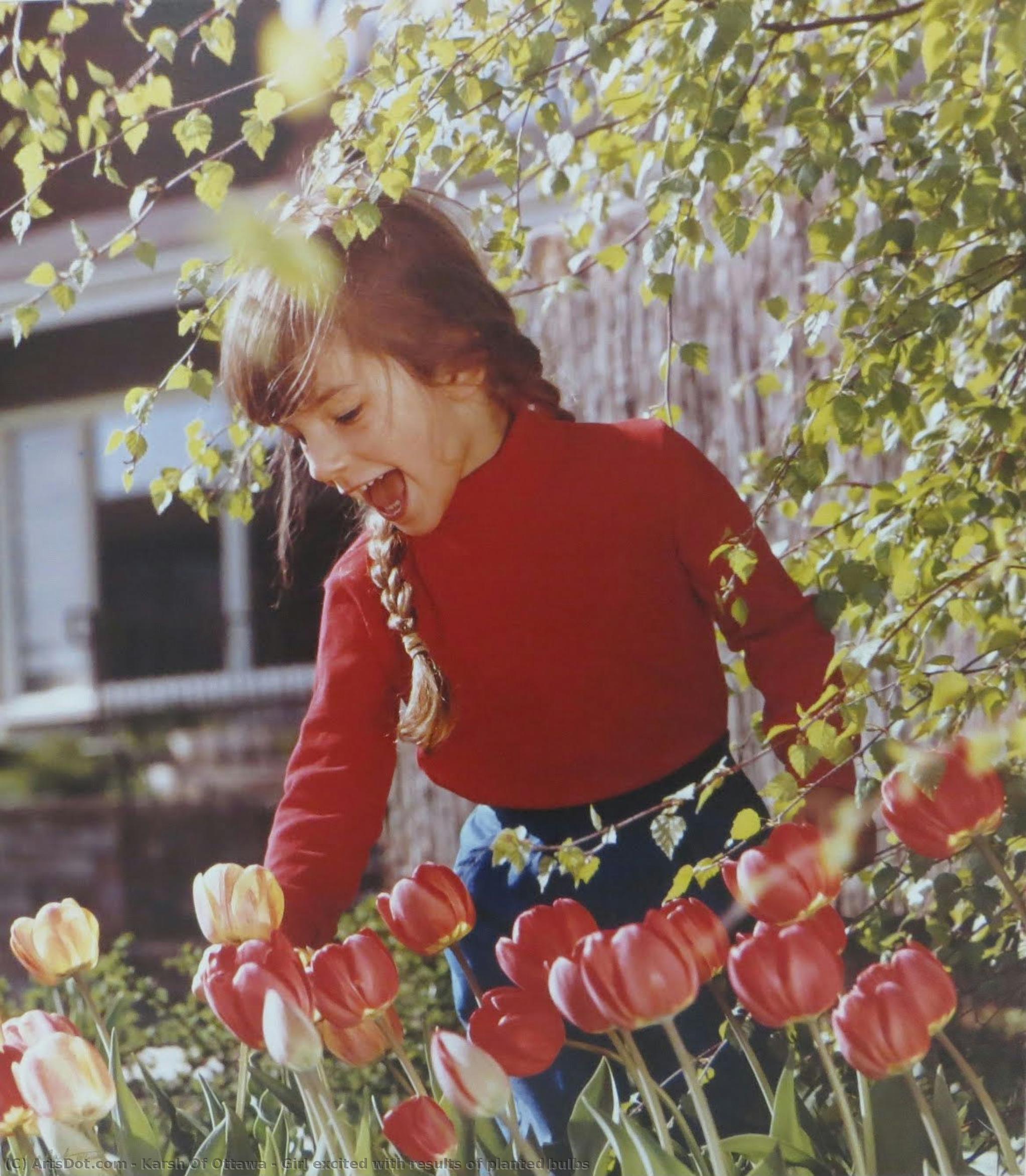 Girl Excited With Results Of Planted Bulbs — Karsh De Ottawa