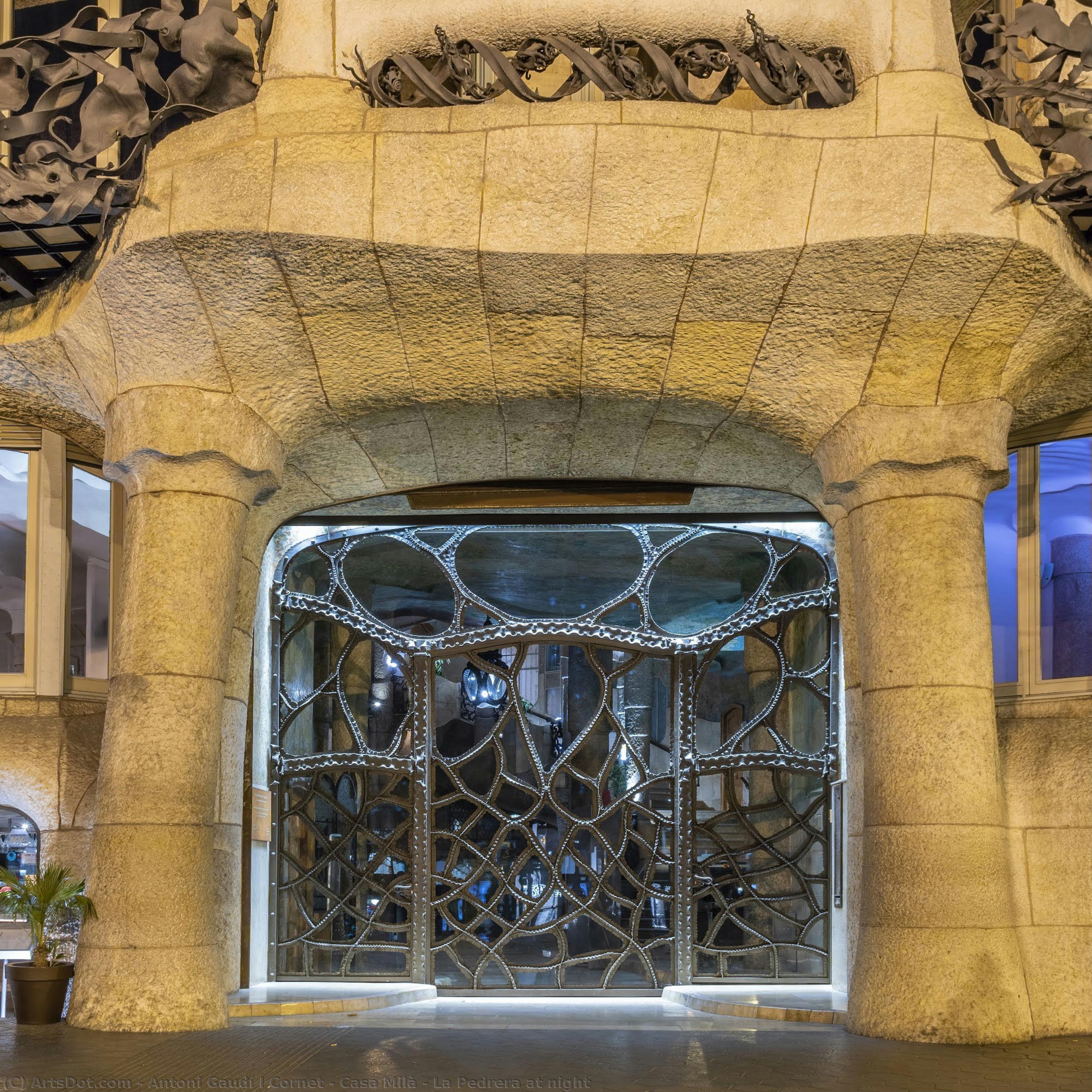 Casa Milà / La Pedrera At Night — アントニ・ガウディ