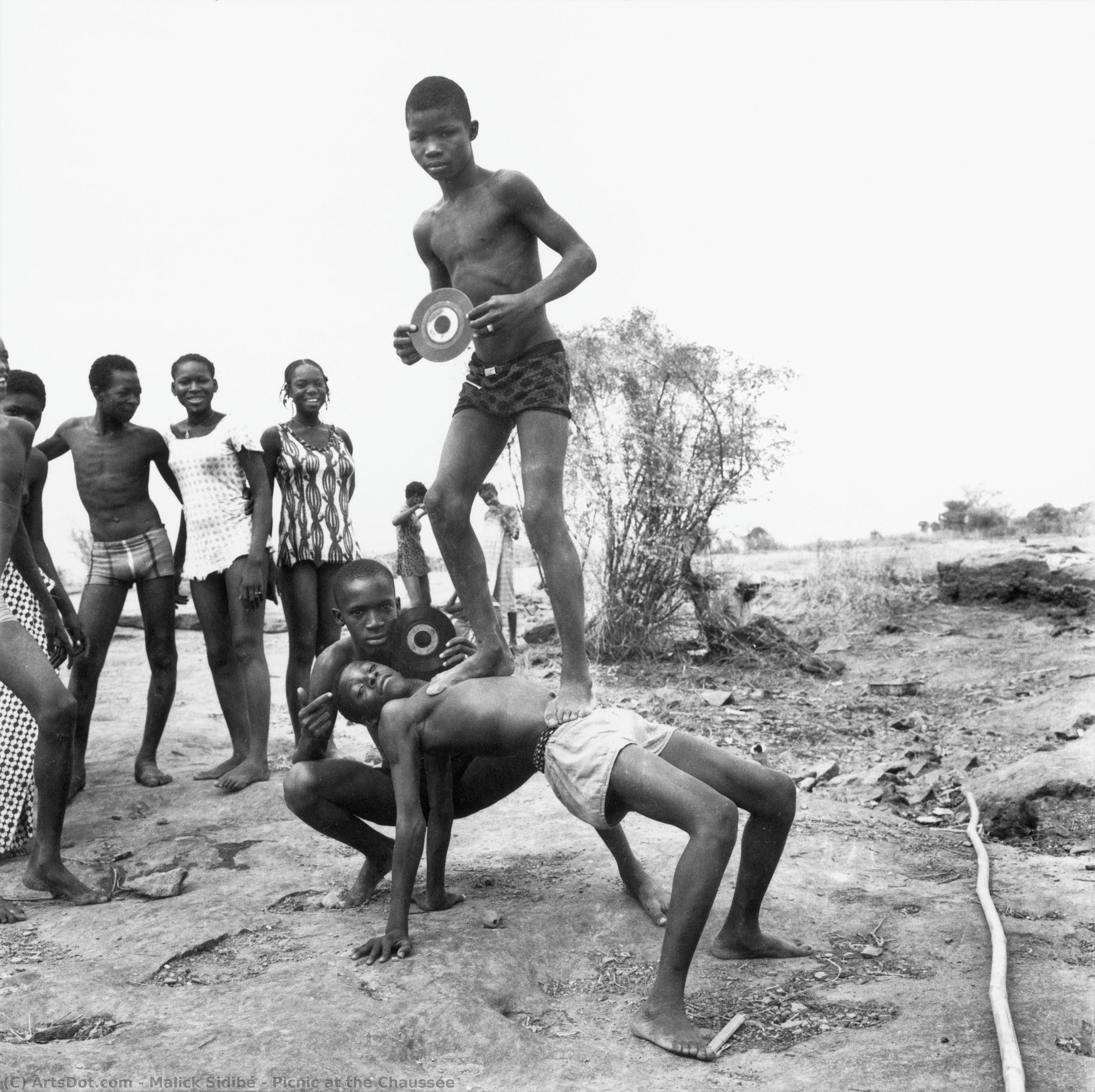 Picnic En La Chaussée — Malick Sidibé