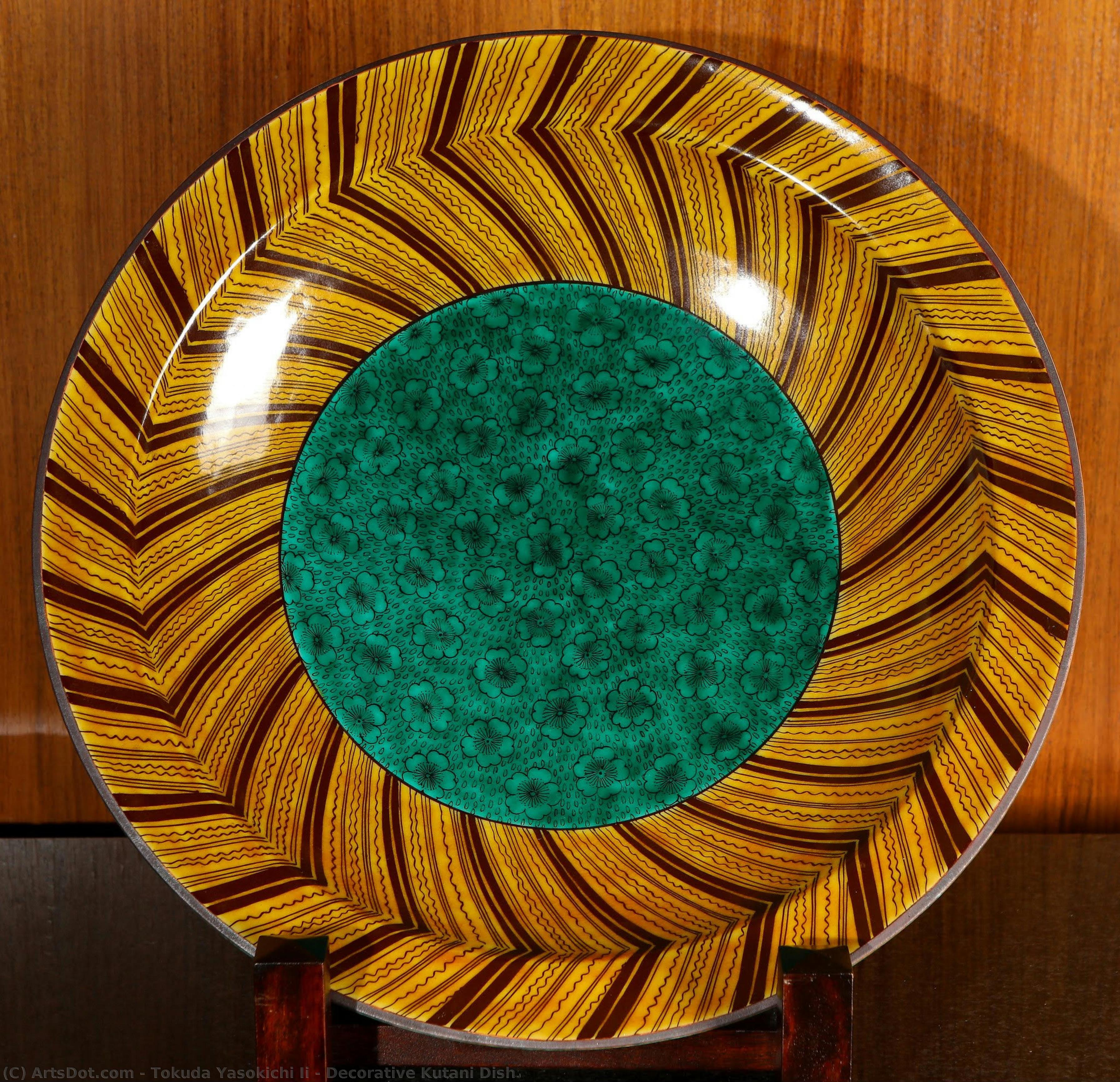 Decorative Kutani Dish — Tokuda Yasokichi Ii