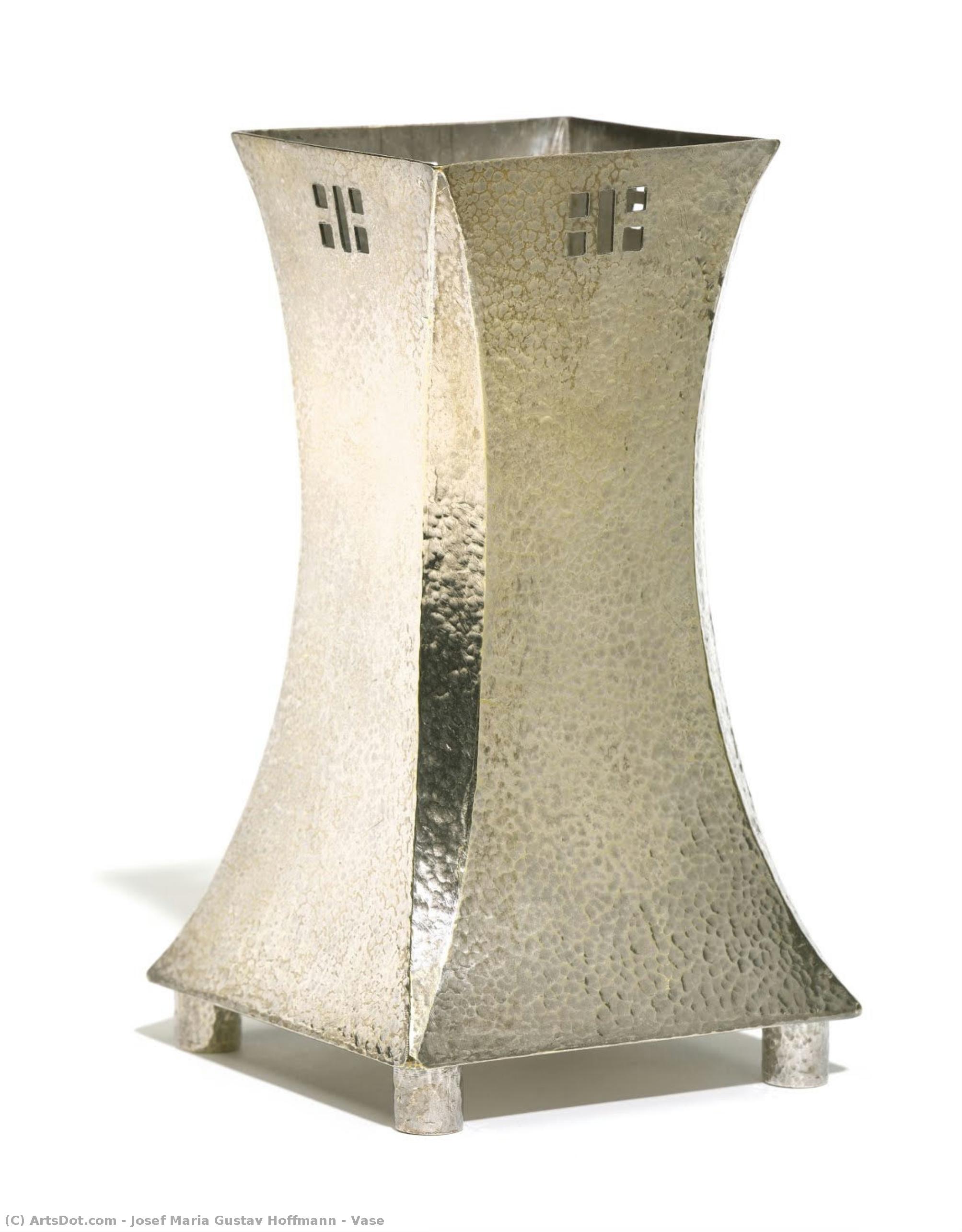 Vase — Josef Maria Gustav Hoffmann
