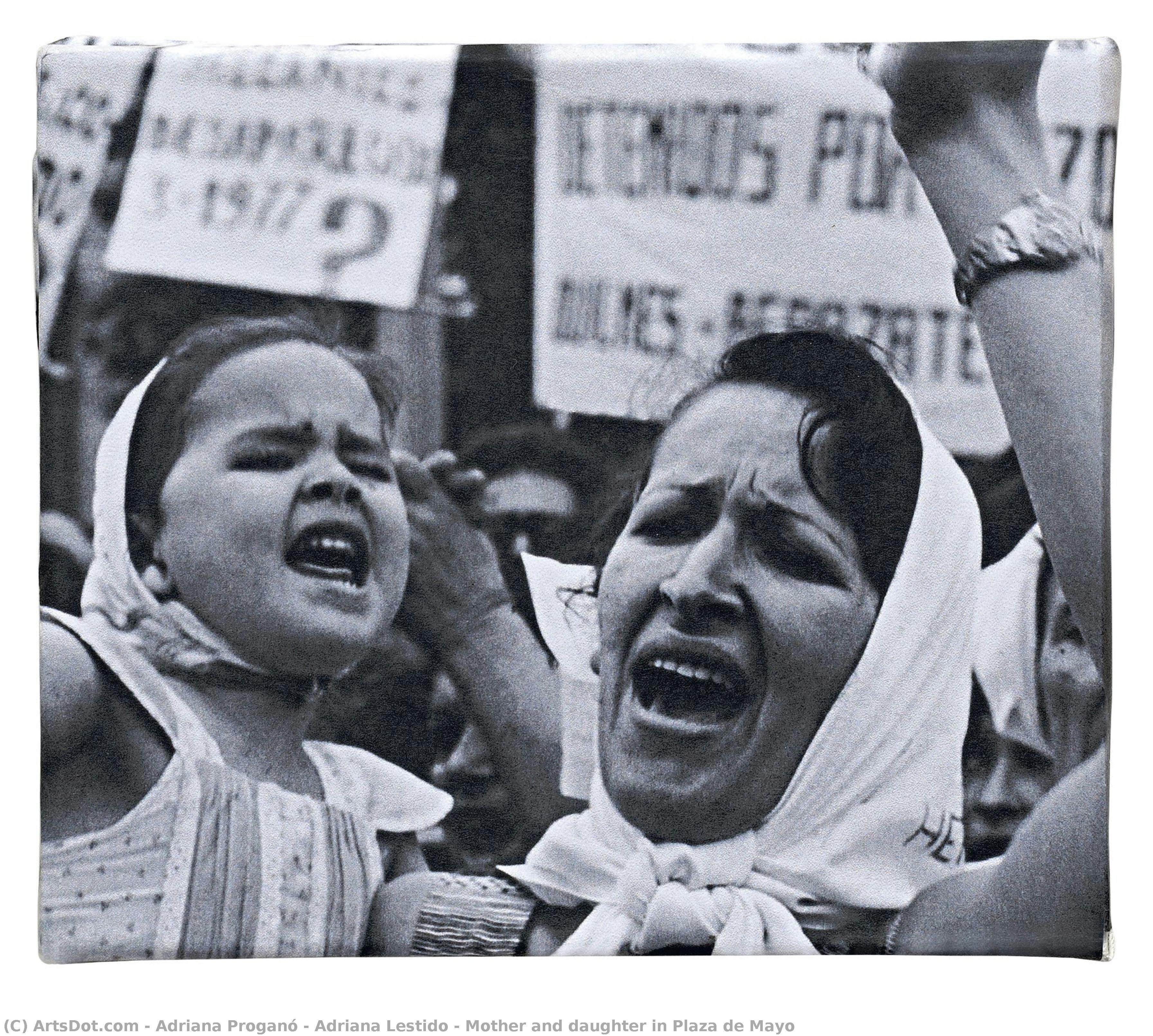 Adriana Lestido - Mother And Daughter In Plaza De Mayo — Adriana Proganó