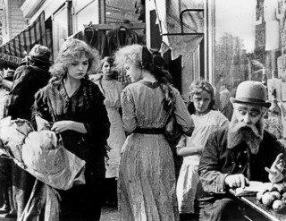 The Musketeers Of Pig Alley — David Wark Griffith