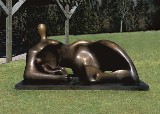 Draped Reclining Mother And Baby — ヒューリー・モア